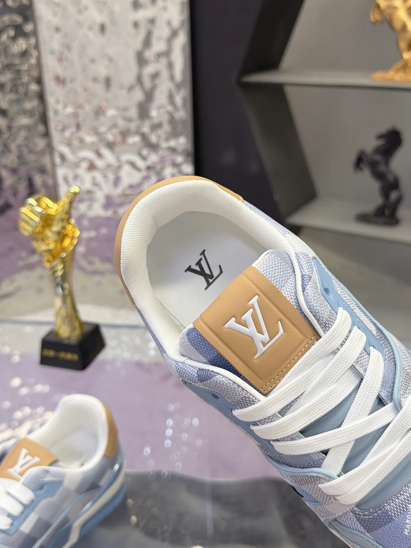 Women's Sneakers LOUIS VUITTON 18104018