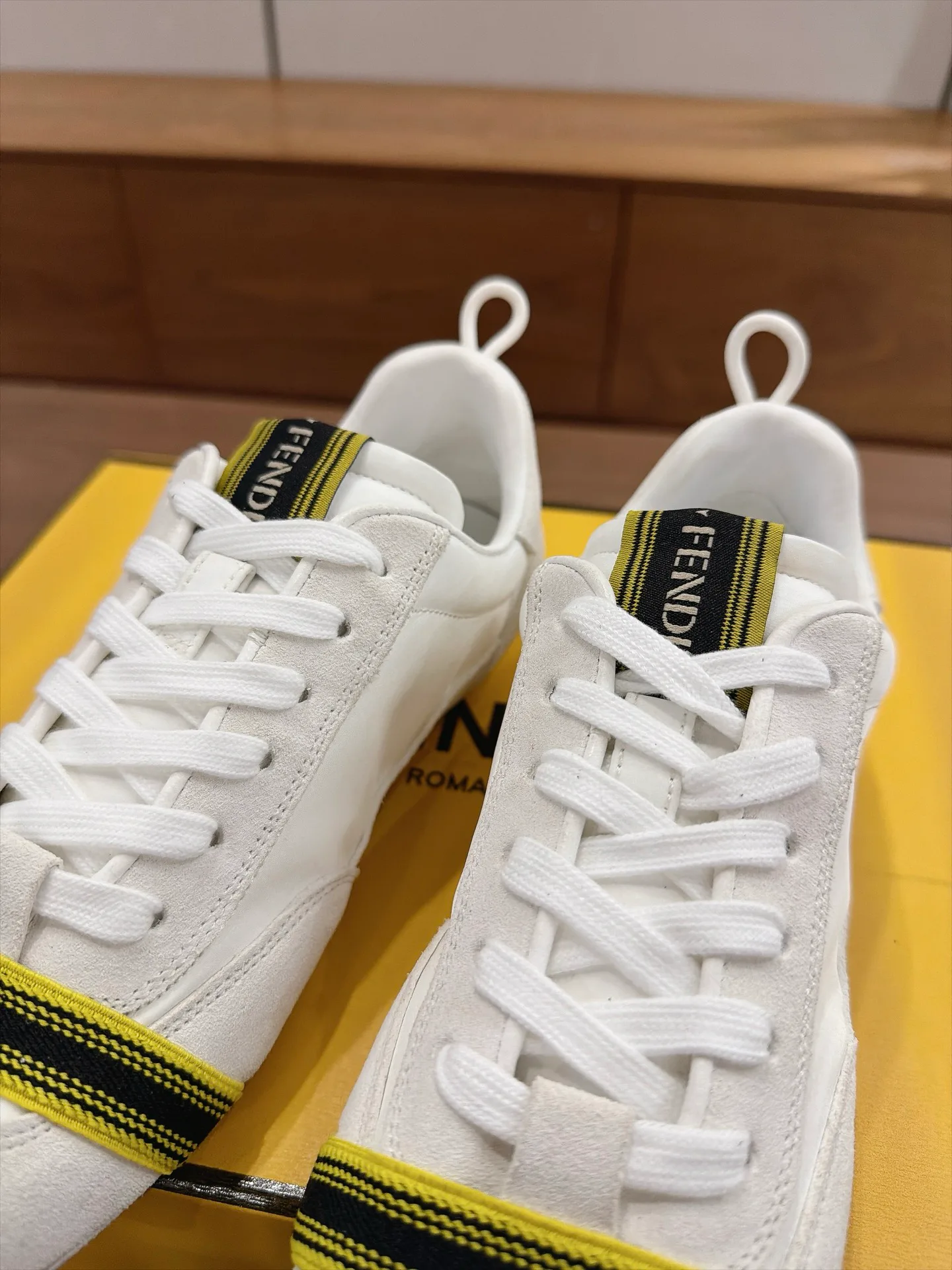 Women's Sneakers FENDI 18373648