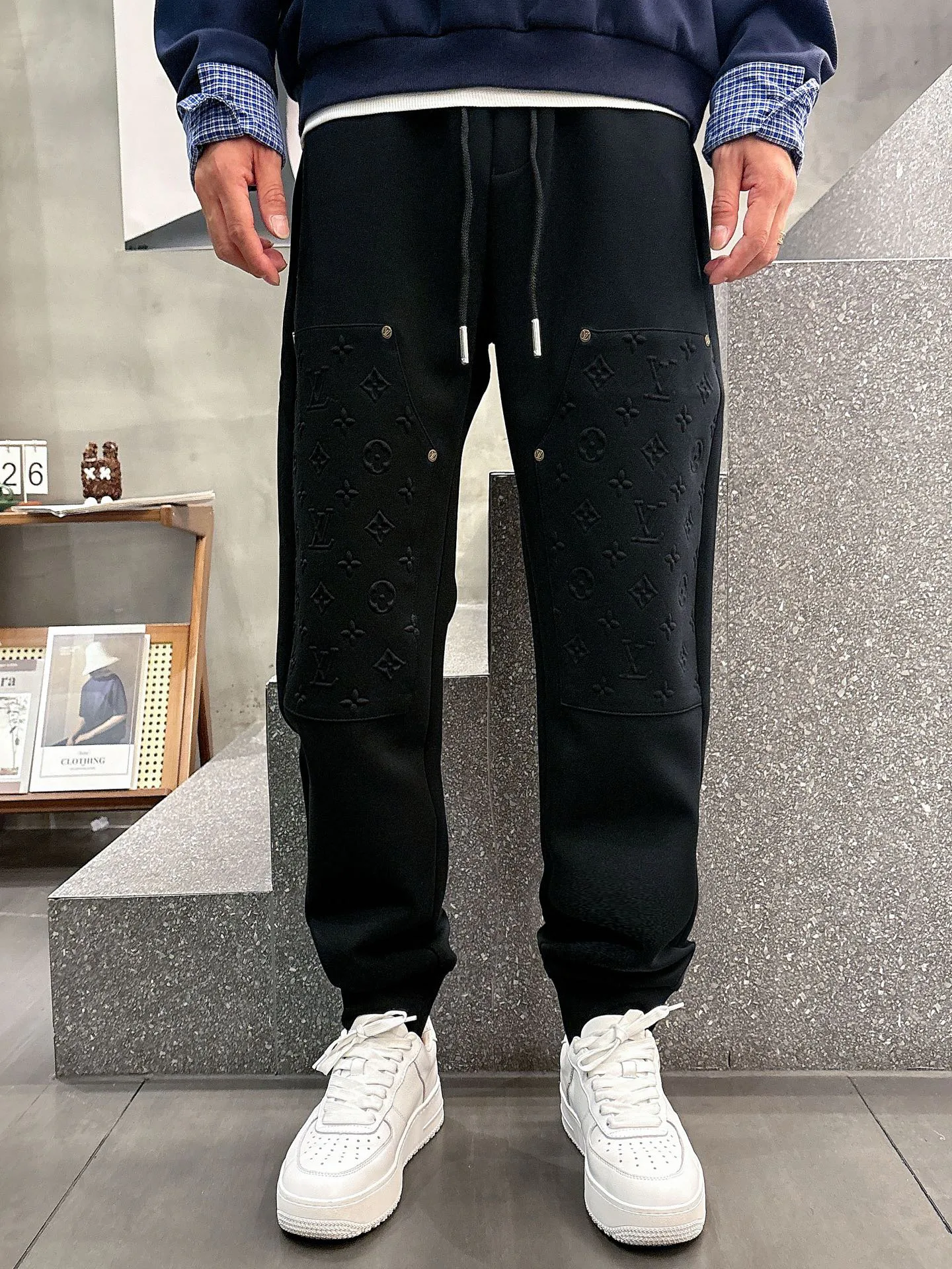 Брюки Мужские Louis Vuitton 18596881