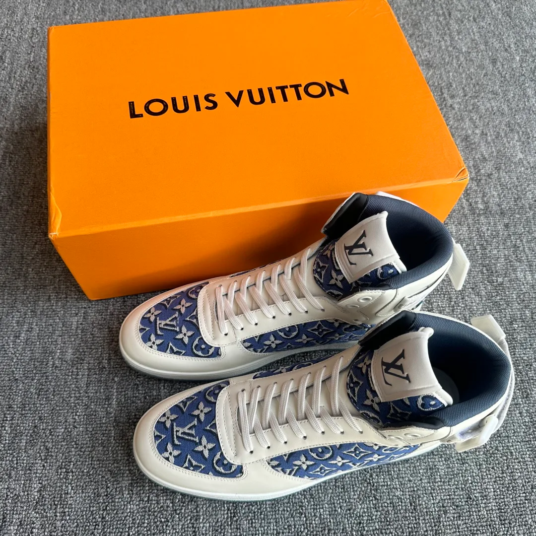 Men's Sneakers LOUIS VUITTON 18394313