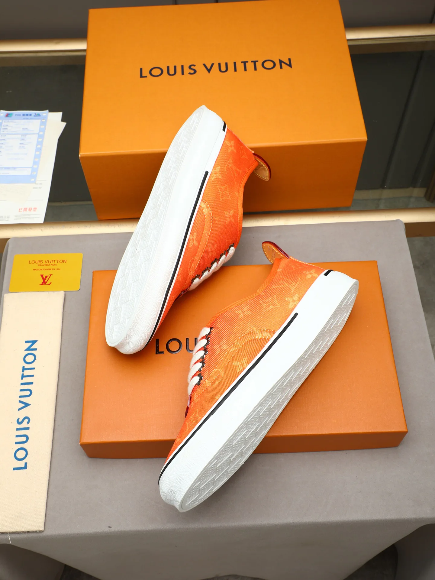 Women's Sneakers LOUIS VUITTON 17947257