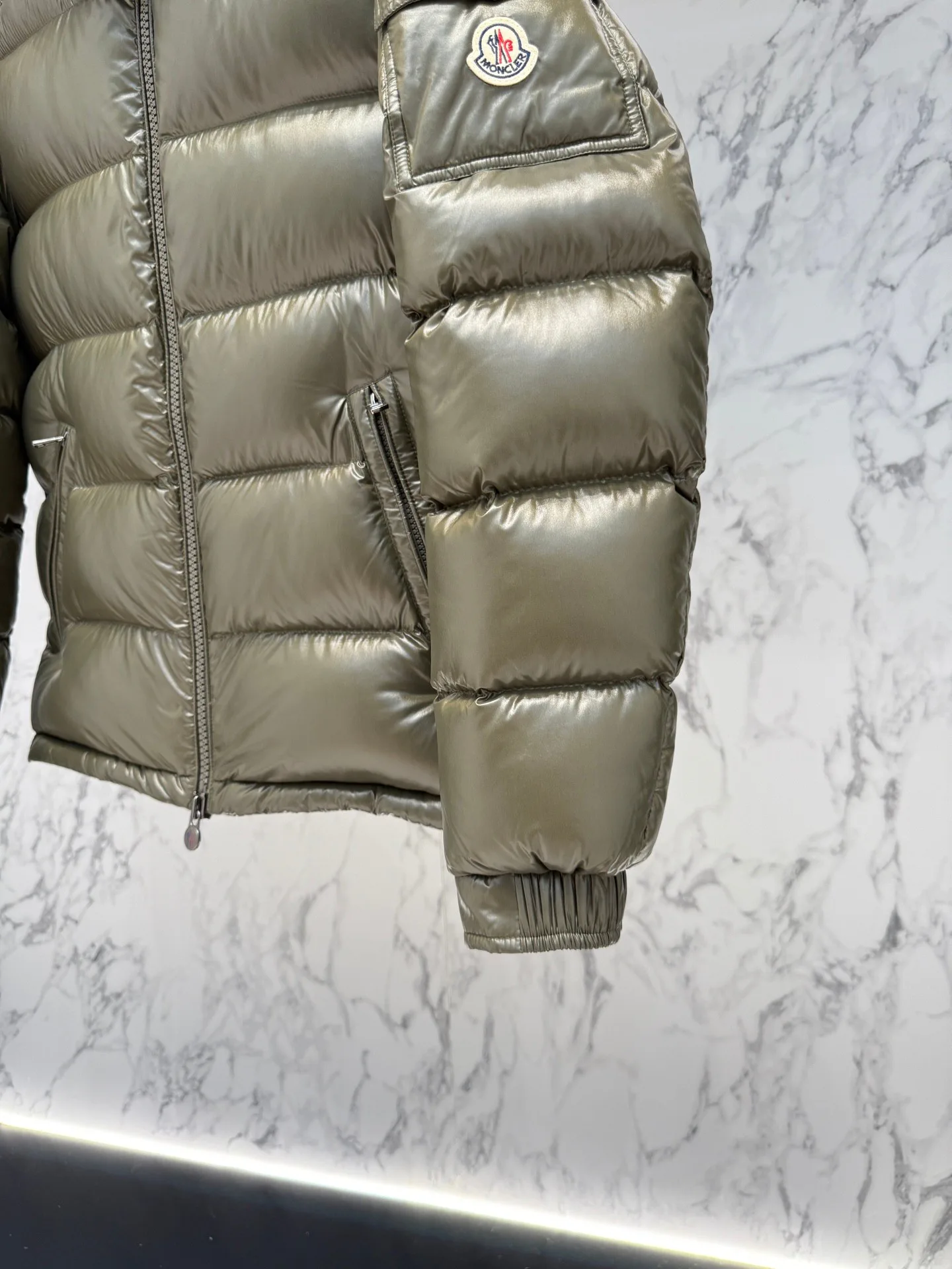 Women's Jackets And Down Jackets MONCLER 18048715