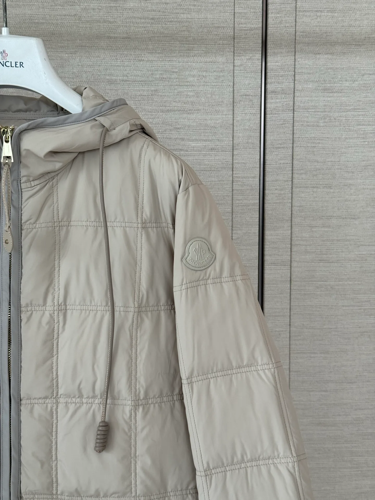 Women's Jackets And Down Jackets MONCLER 18491946
