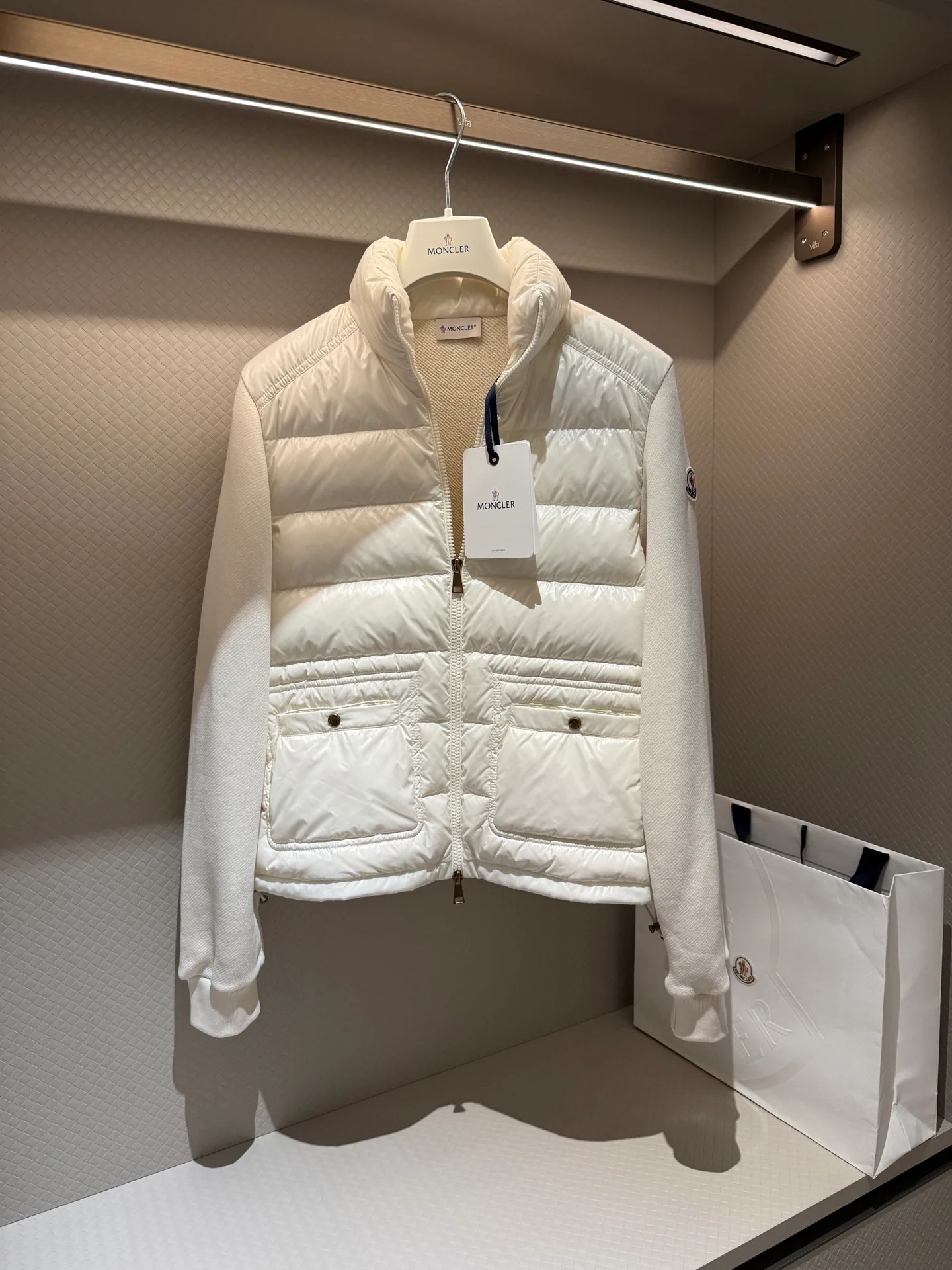 Women's Jackets And Down Jackets MONCLER 17821502