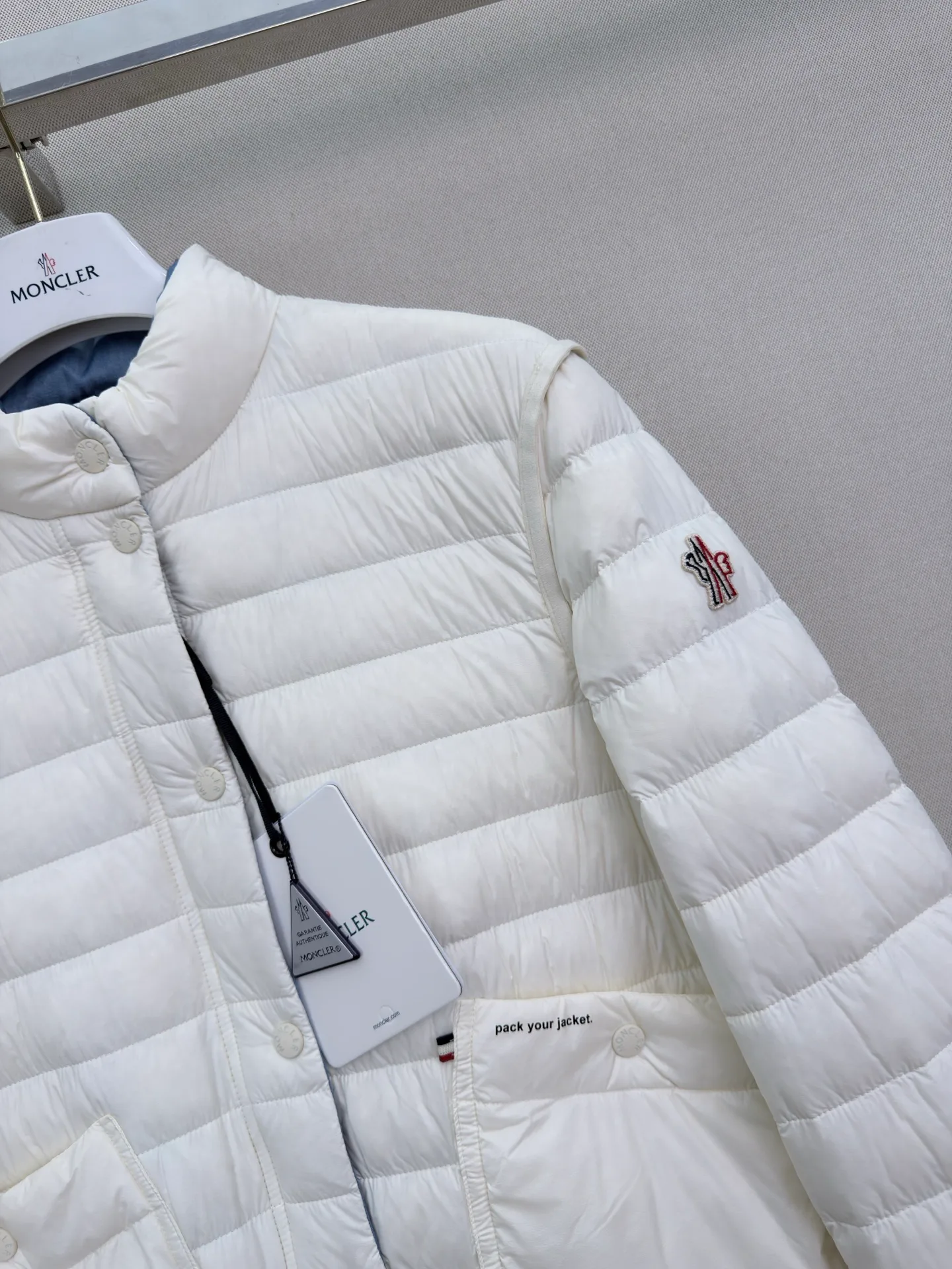 Women's Jackets And Down Jackets MONCLER 17919453