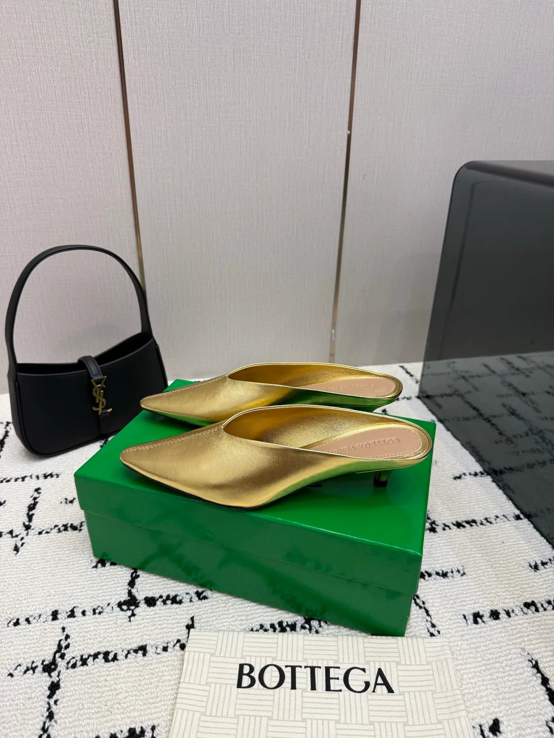 Women's Mules And Clogs BOTTEGA VENETA 18135179