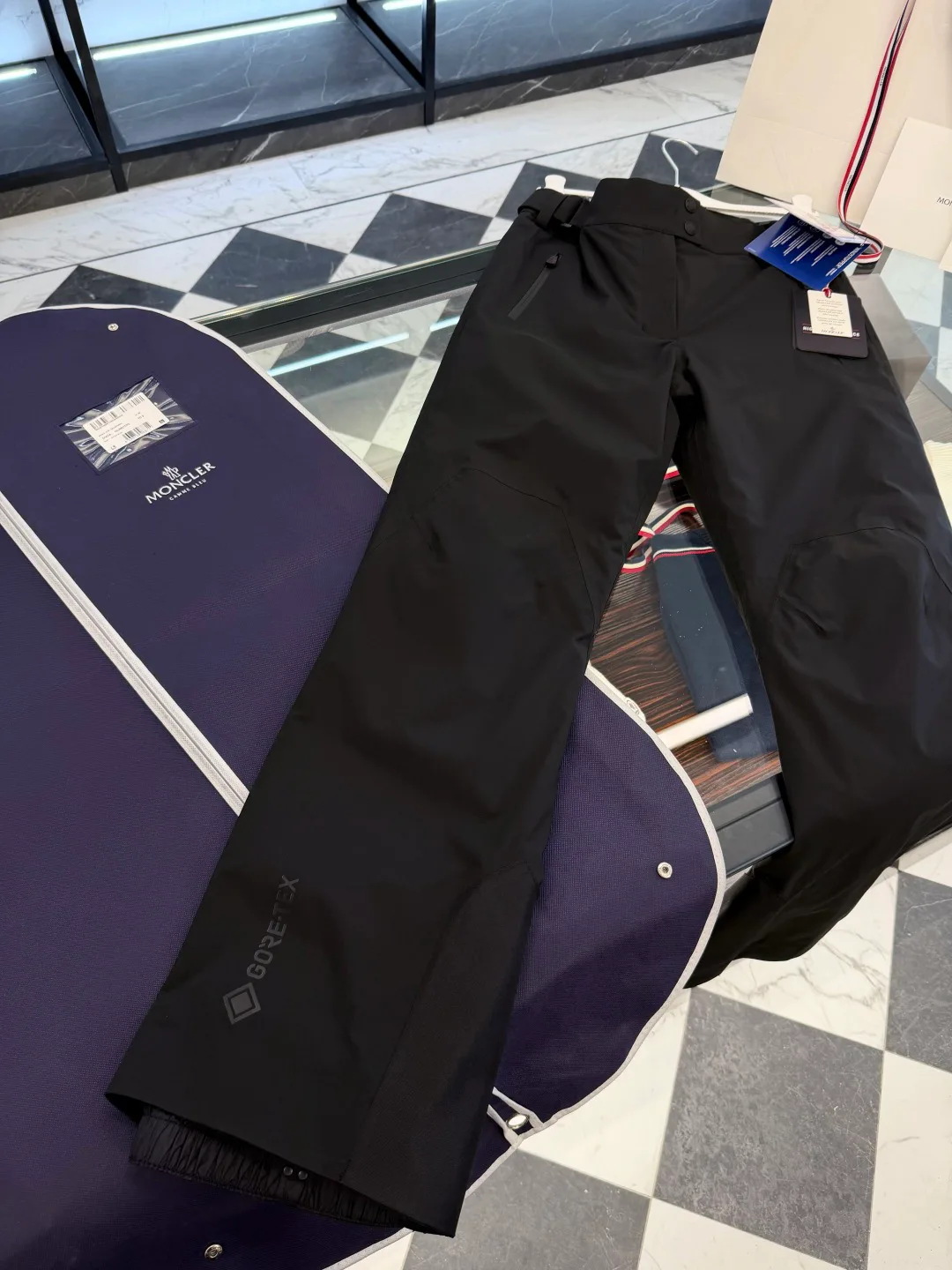 Women's Trousers MONCLER 18133616