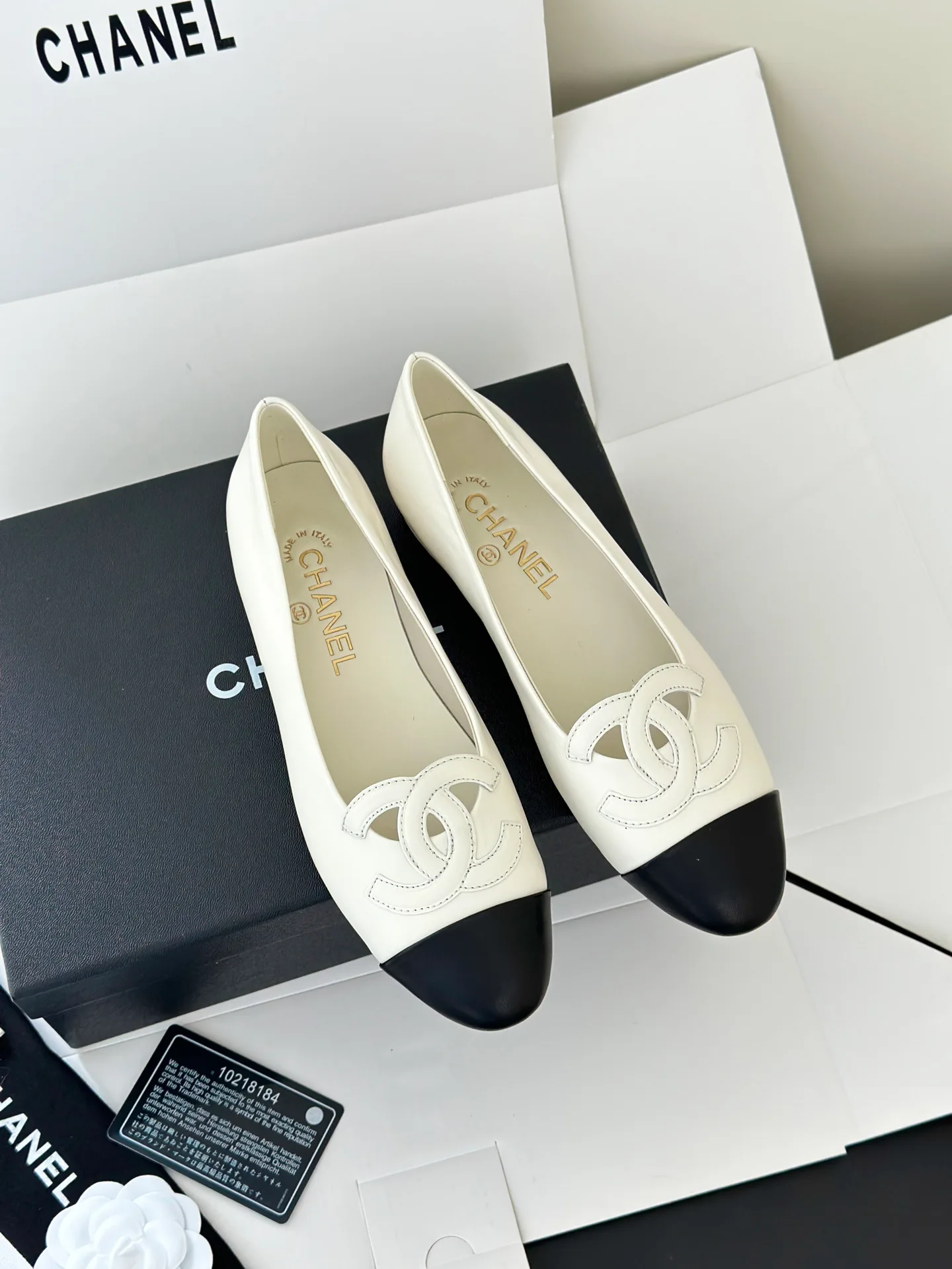 Women's Ballet Flats CHANEL 18143031