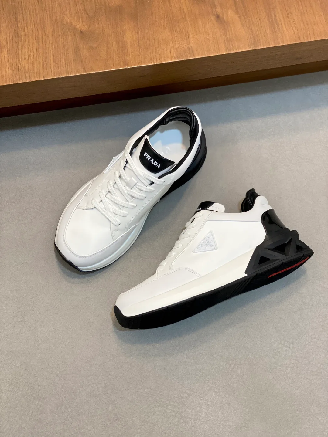 Men's Sneakers PRADA 18116640
