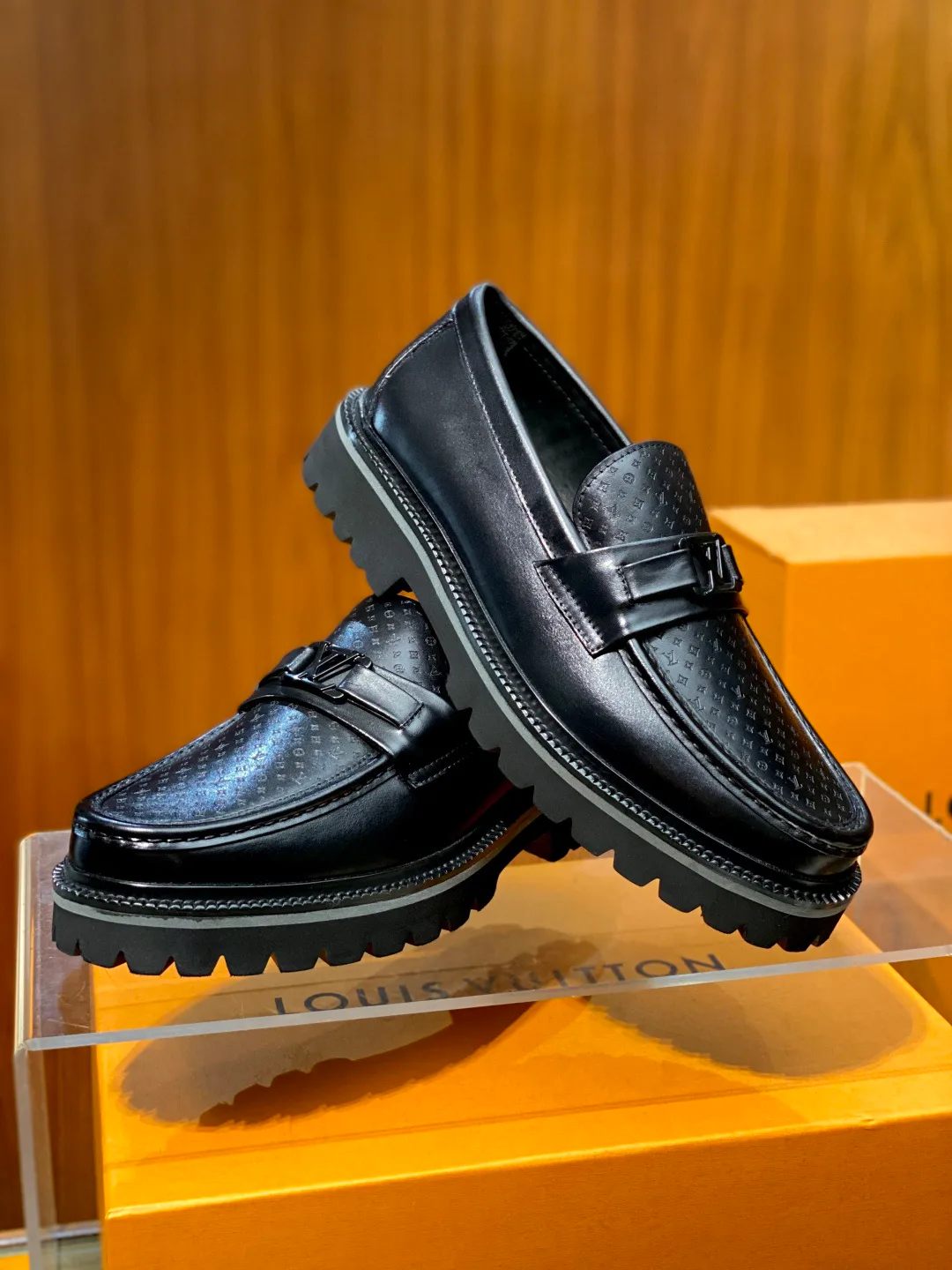 Men's Loafers And Dress Shoes LOUIS VUITTON 18158653