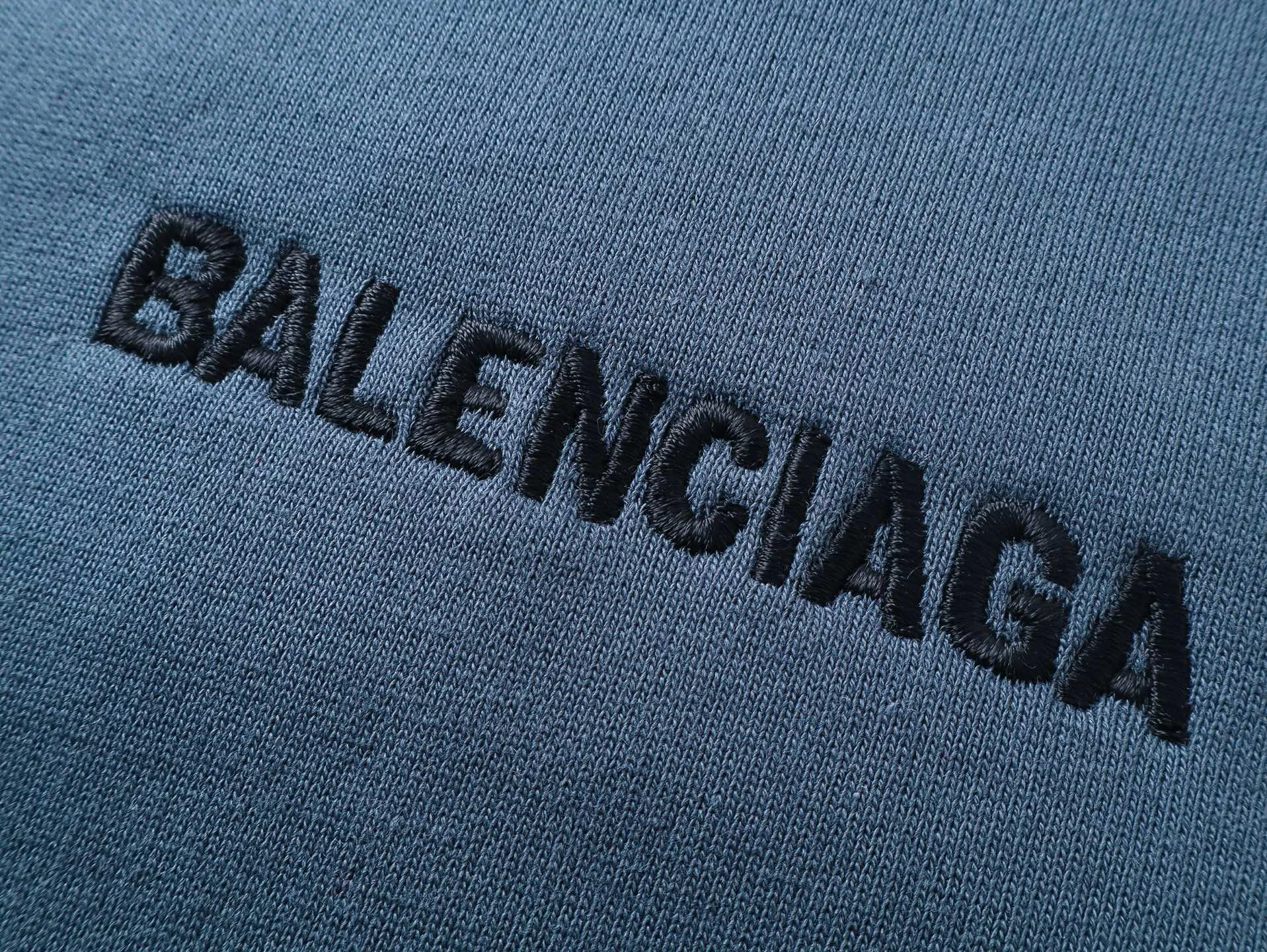 Men's Sweatshirts And Hoodies BALENCIAGA 18128409