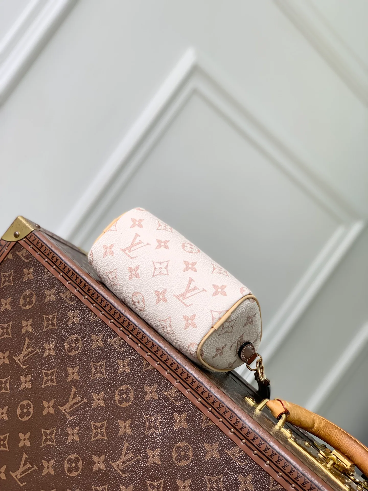 Women's Classic Handbags LOUIS VUITTON 18412609