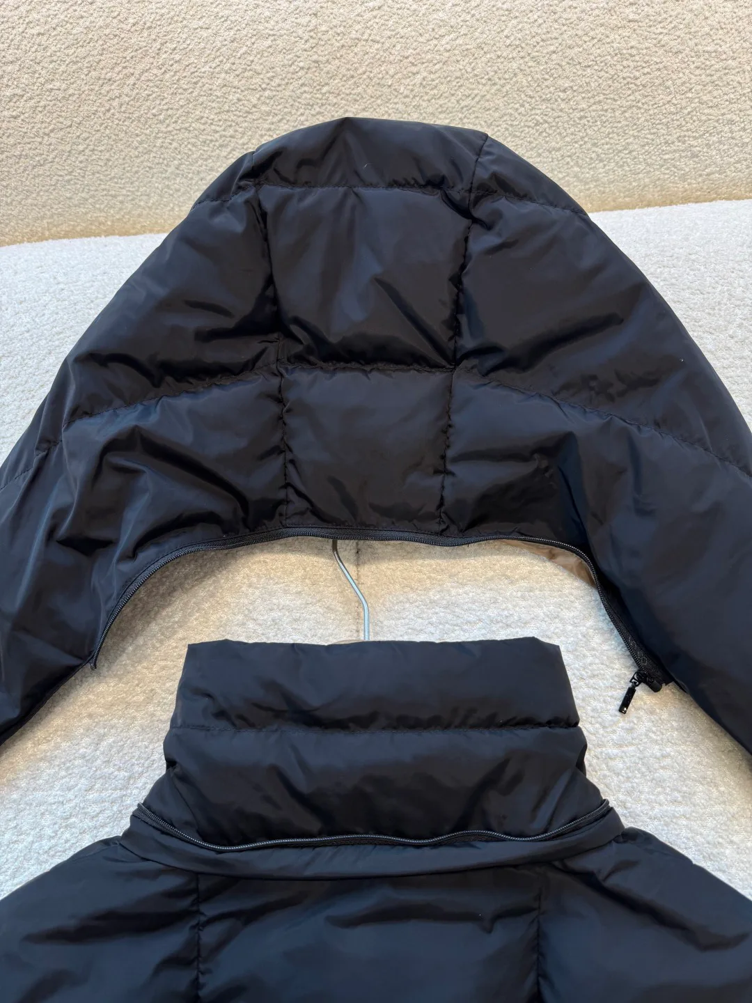 Women's Jackets And Down Jackets MONCLER 18189304