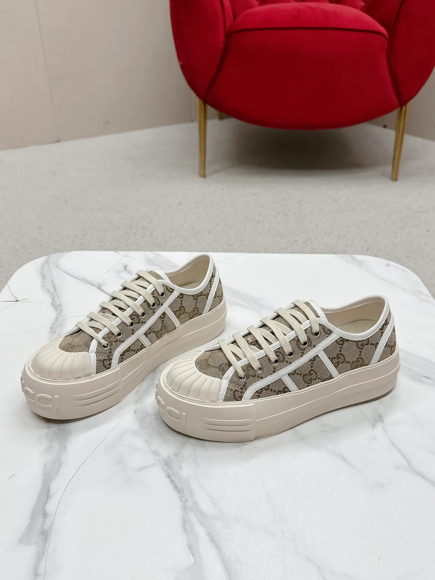 Women's Sneakers GUCCI 17746023