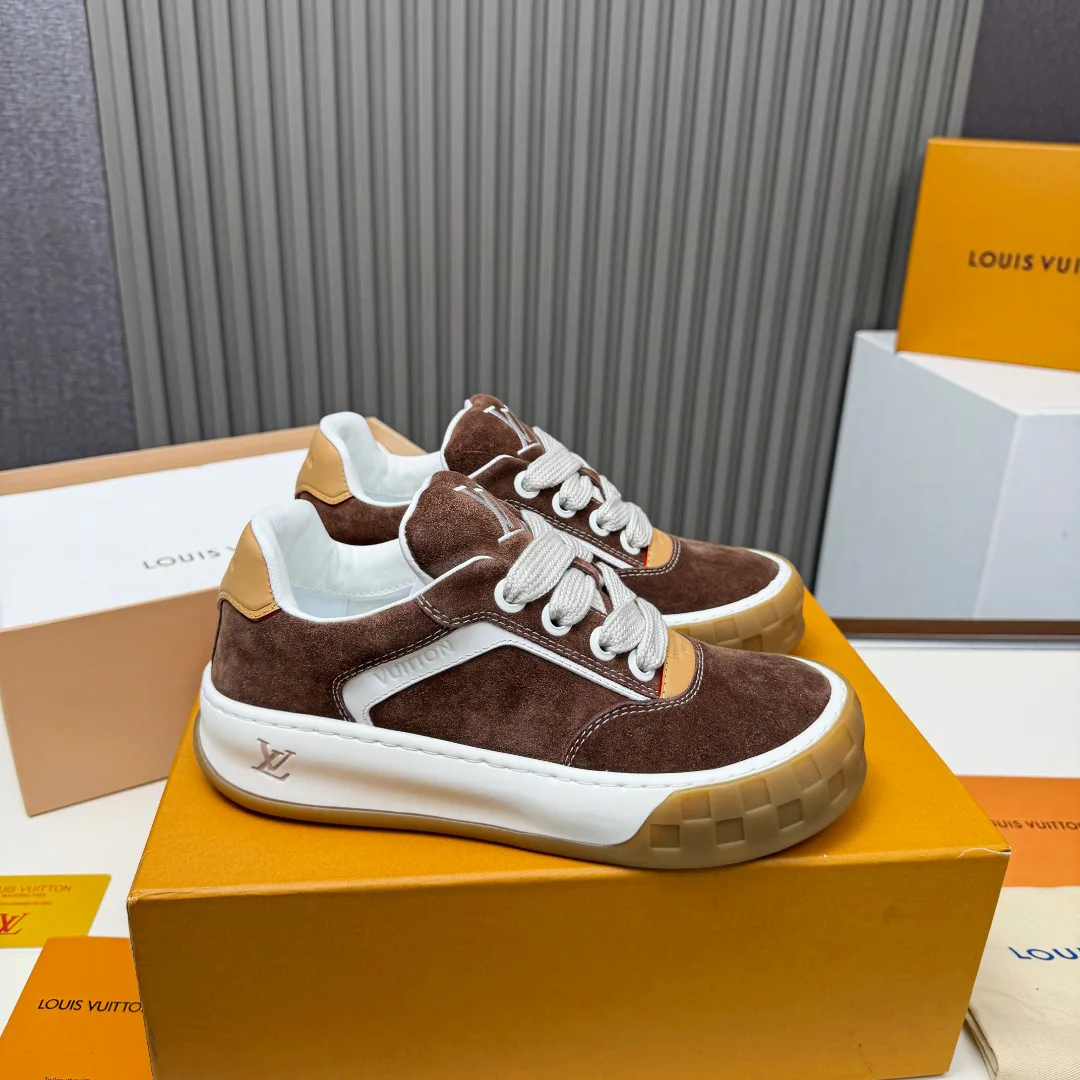Men's Sneakers LOUIS VUITTON 18265136