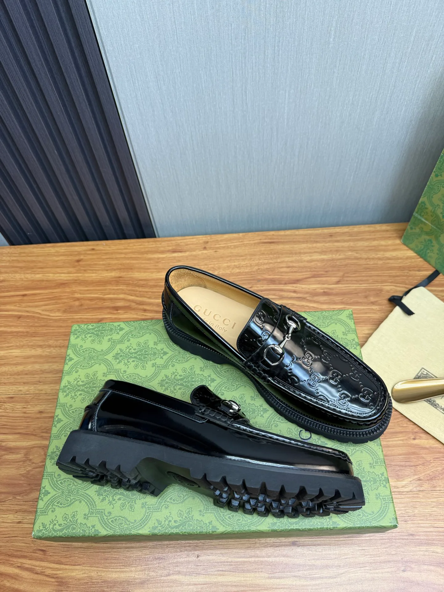 Men's Loafers And Dress Shoes GUCCI 17851632