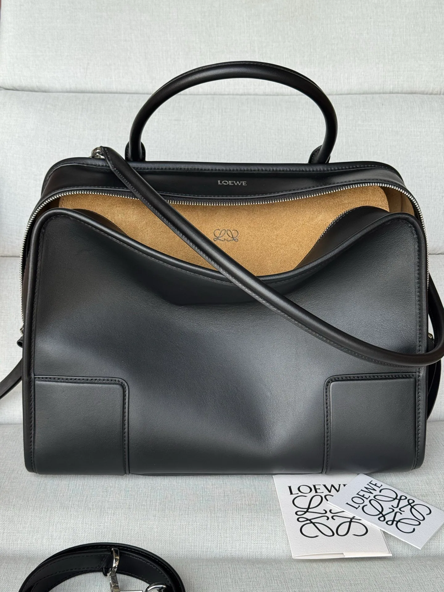 Women's Classic Handbags LOEWE 18231890