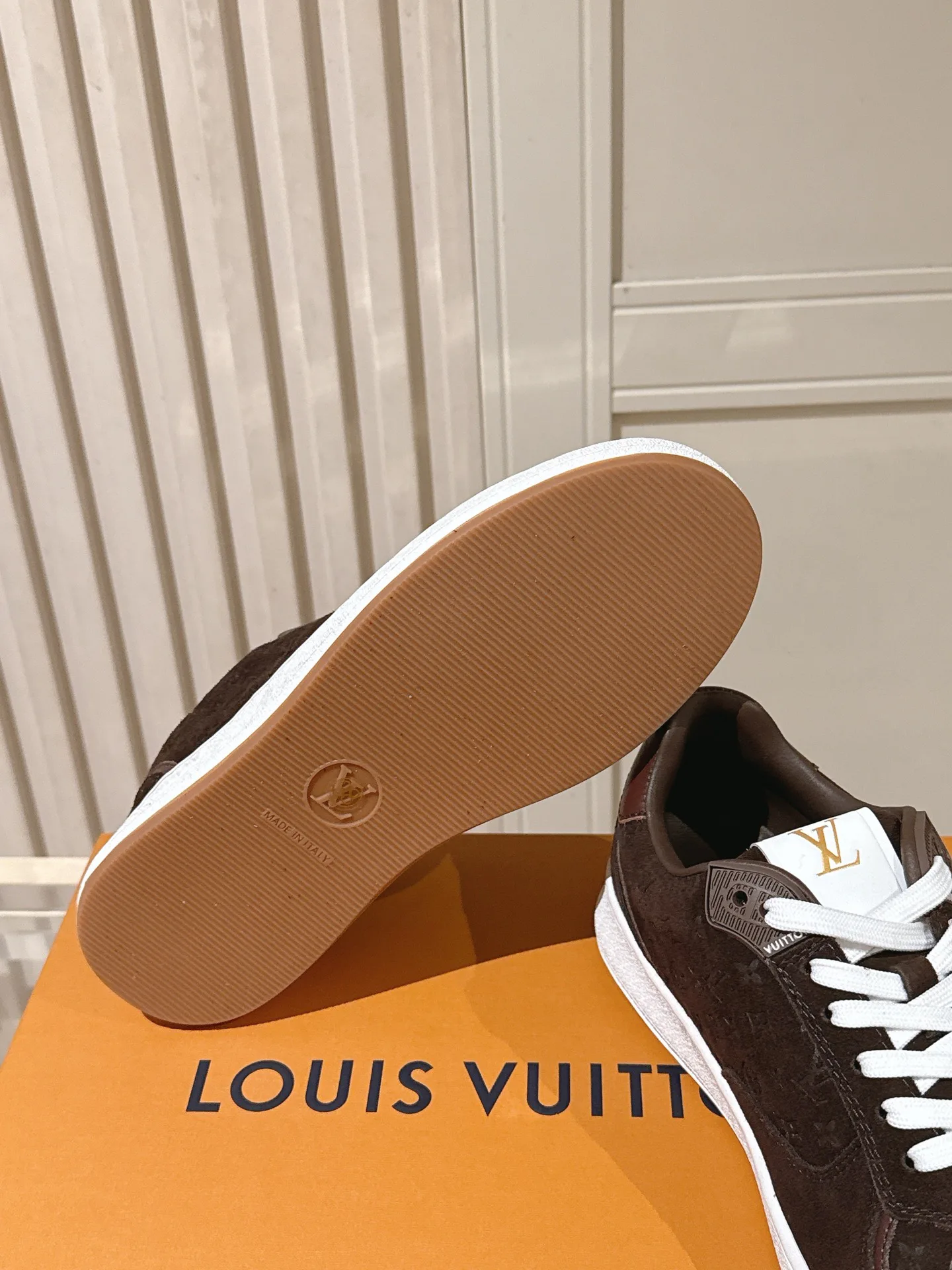 Women's Sneakers LOUIS VUITTON 18260223