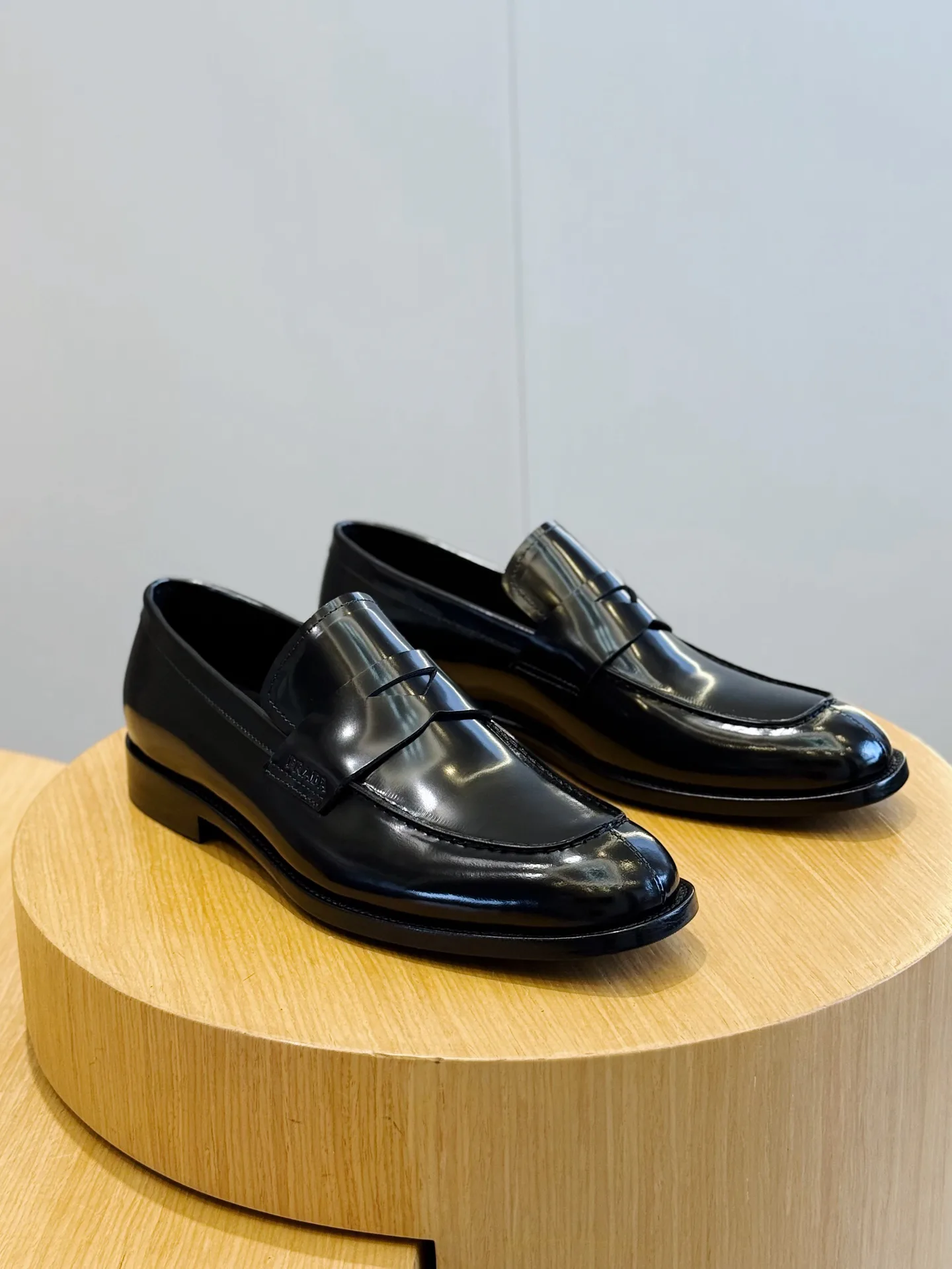 Men's Loafers And Dress Shoes PRADA 18139694