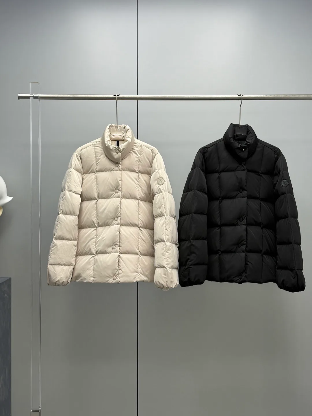 Women's Jackets And Down Jackets MONCLER 18016653