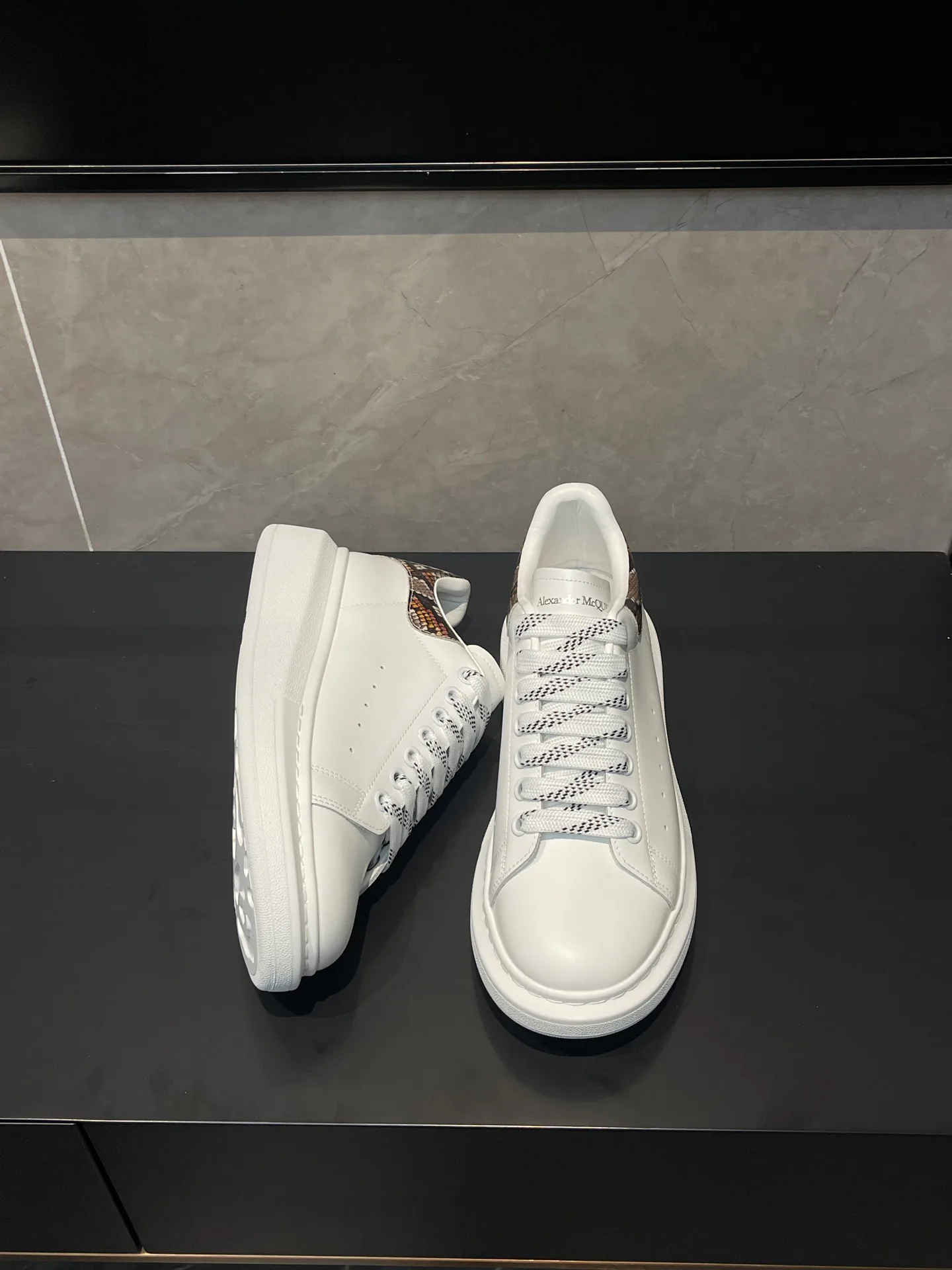 Women's Sneakers ALEXANDER MCQUEEN 17827937