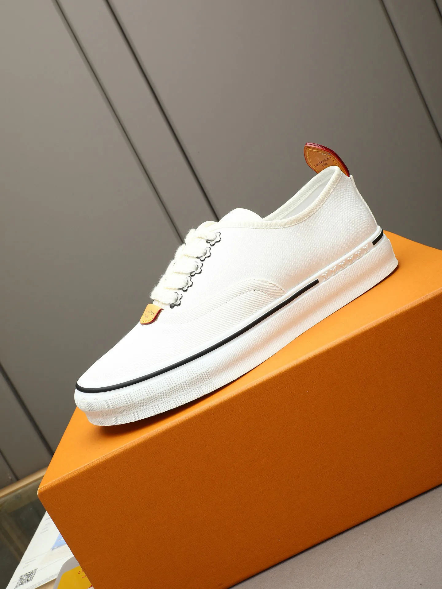 Women's Sneakers LOUIS VUITTON 17947253