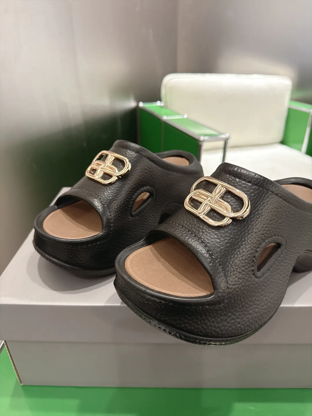 Women's Flip-Flops BALENCIAGA 18011697