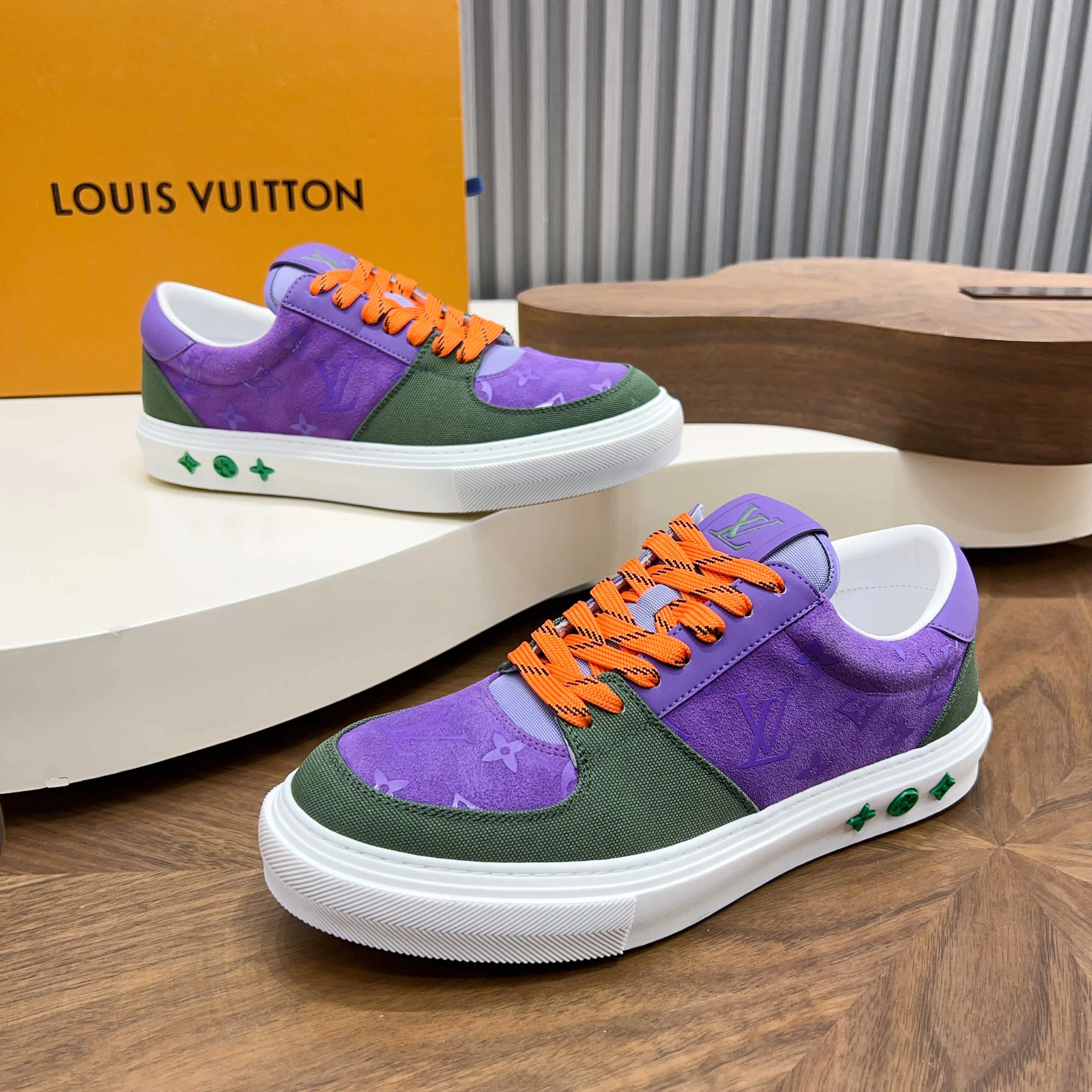 Men's Sneakers LOUIS VUITTON 18117095