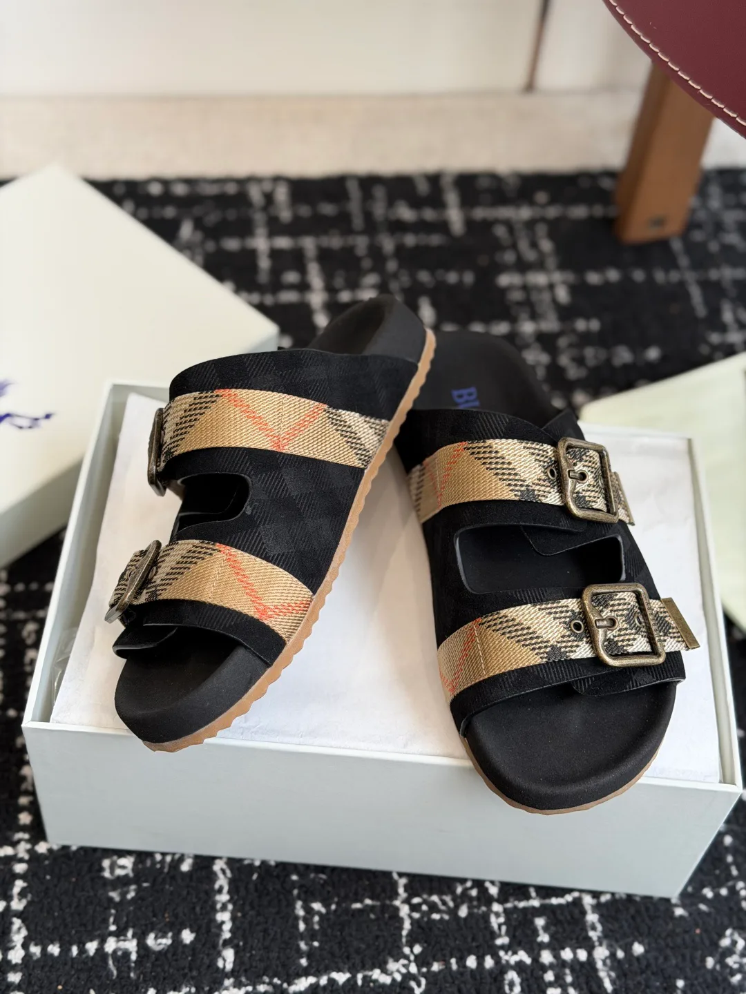 Women's Flip-Flops BURBERRY 17075329