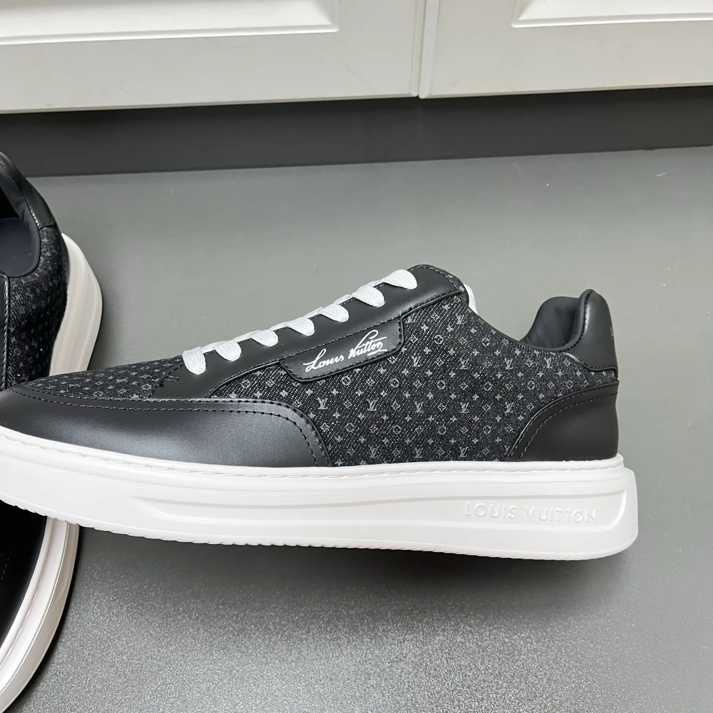 Men's Sneakers LOUIS VUITTON 18500171