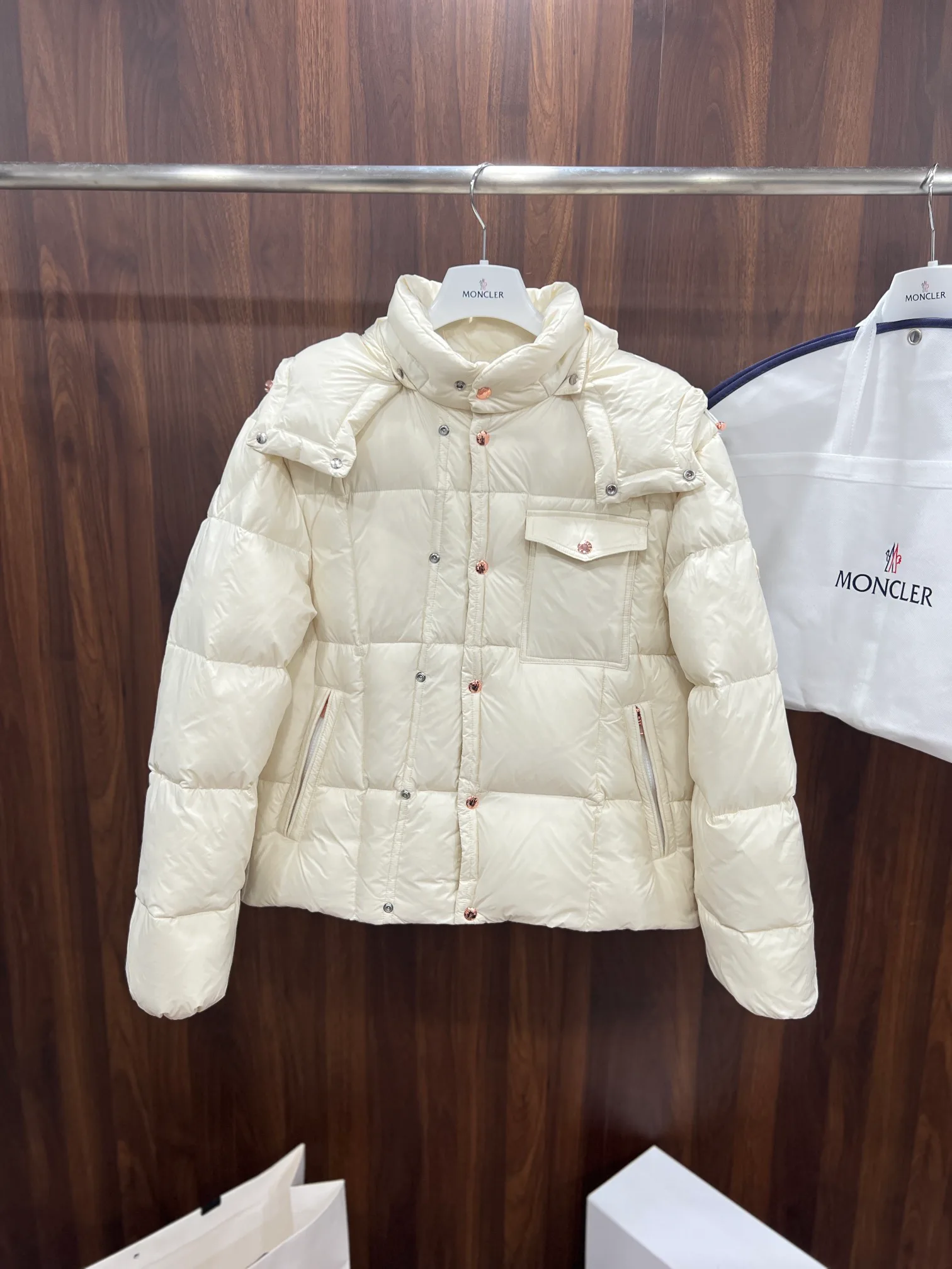 Women's Jackets And Down Jackets MONCLER 17888371