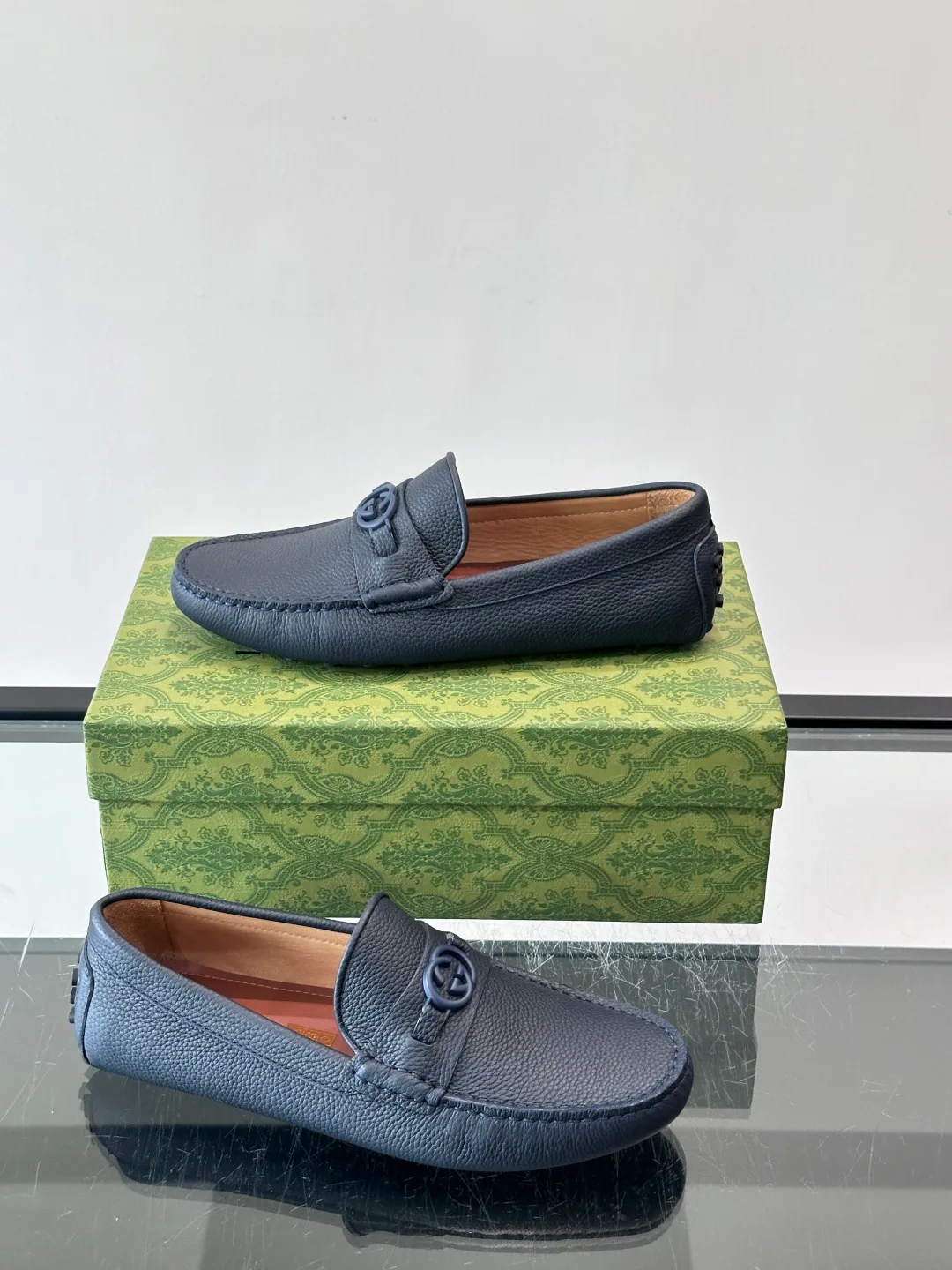 Men's Loafers And Dress Shoes GUCCI 17604304