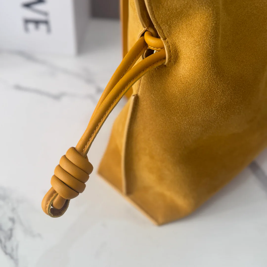 Women's Classic Handbags LOEWE 18383416