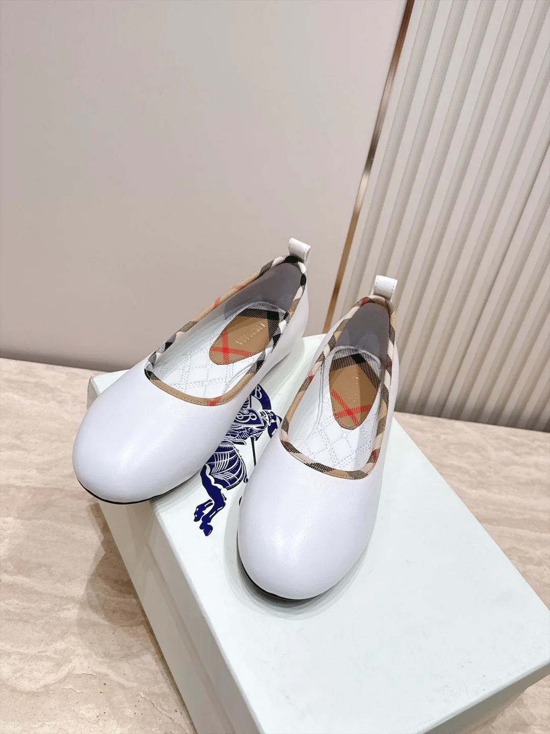 Women's Ballet Flats BURBERRY 17946298