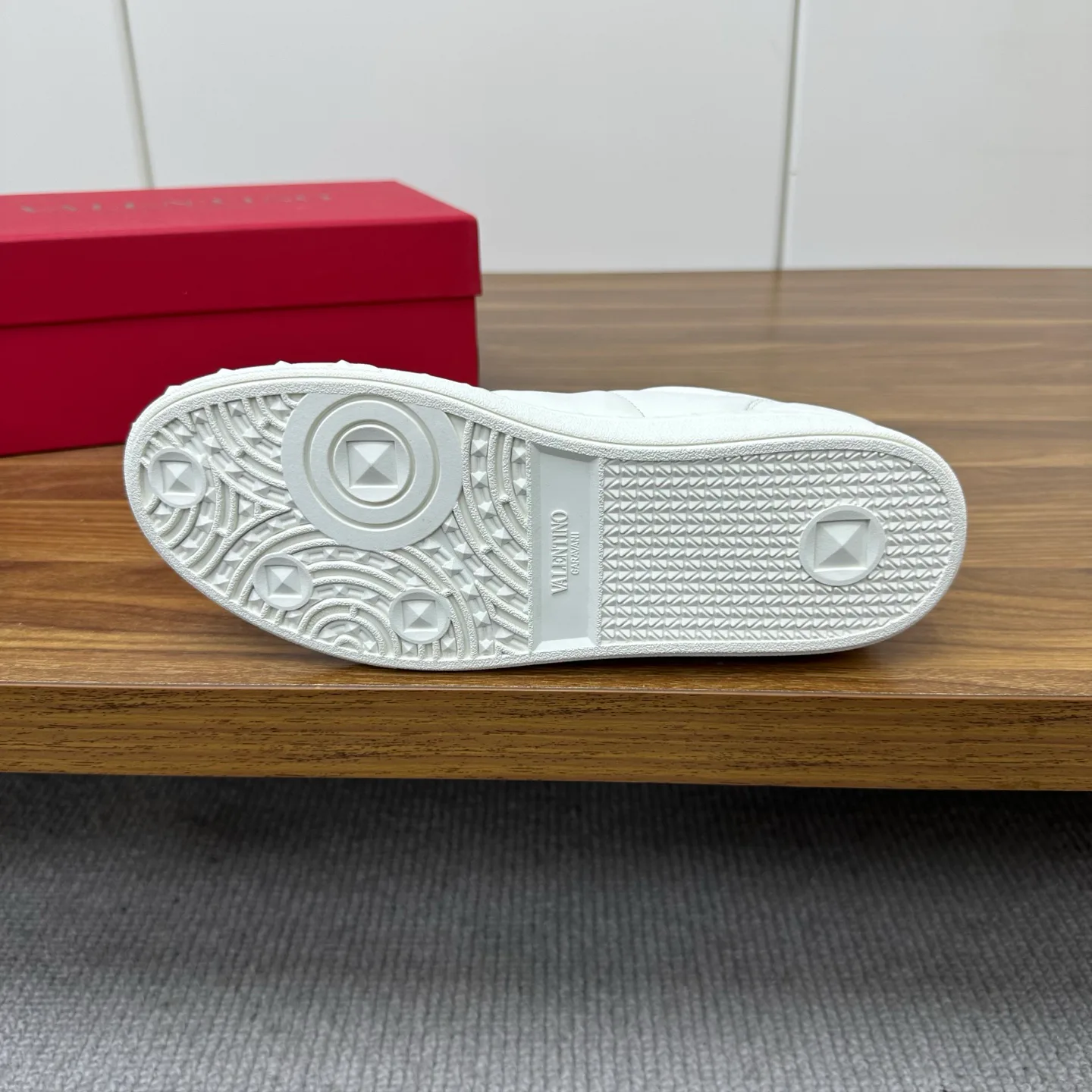 Men's Sneakers VALENTINO 18103495