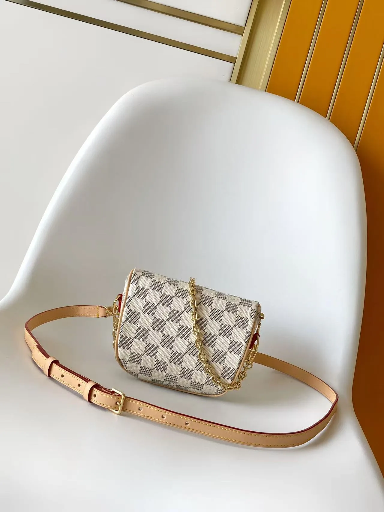 Women's Shoulder Bags LOUIS VUITTON 18362294