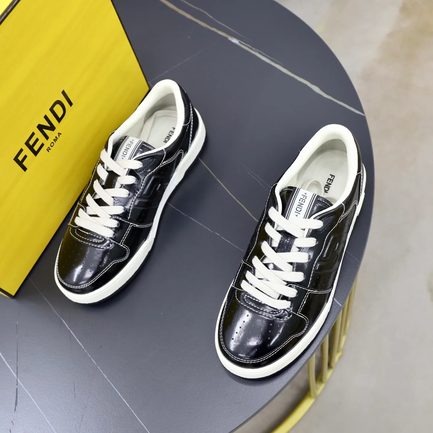 Women's Sneakers FENDI 18516271