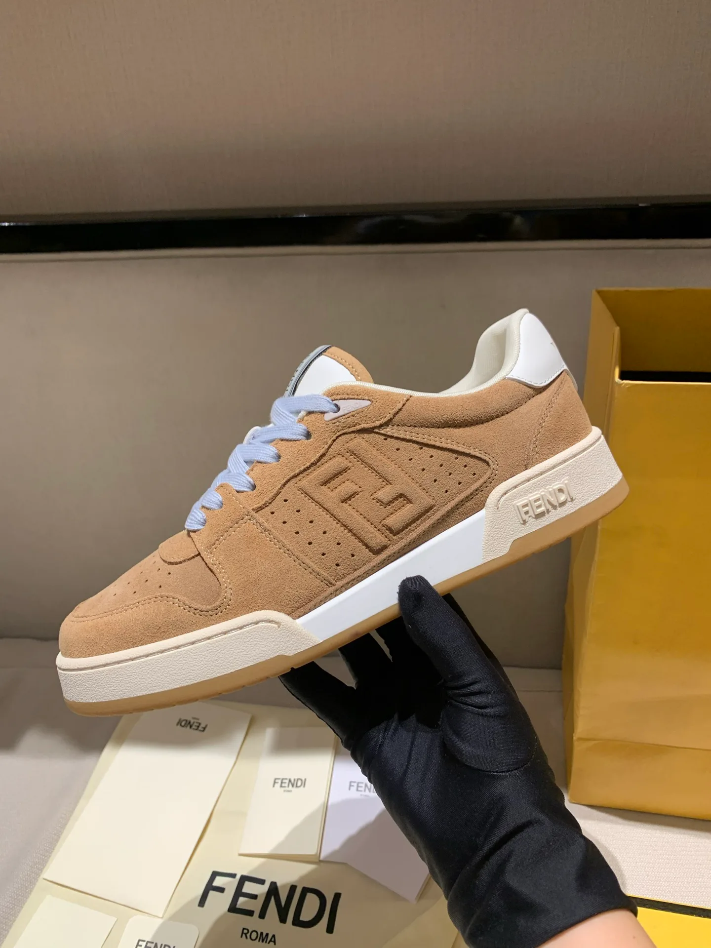 Women's Sneakers FENDI 18228112