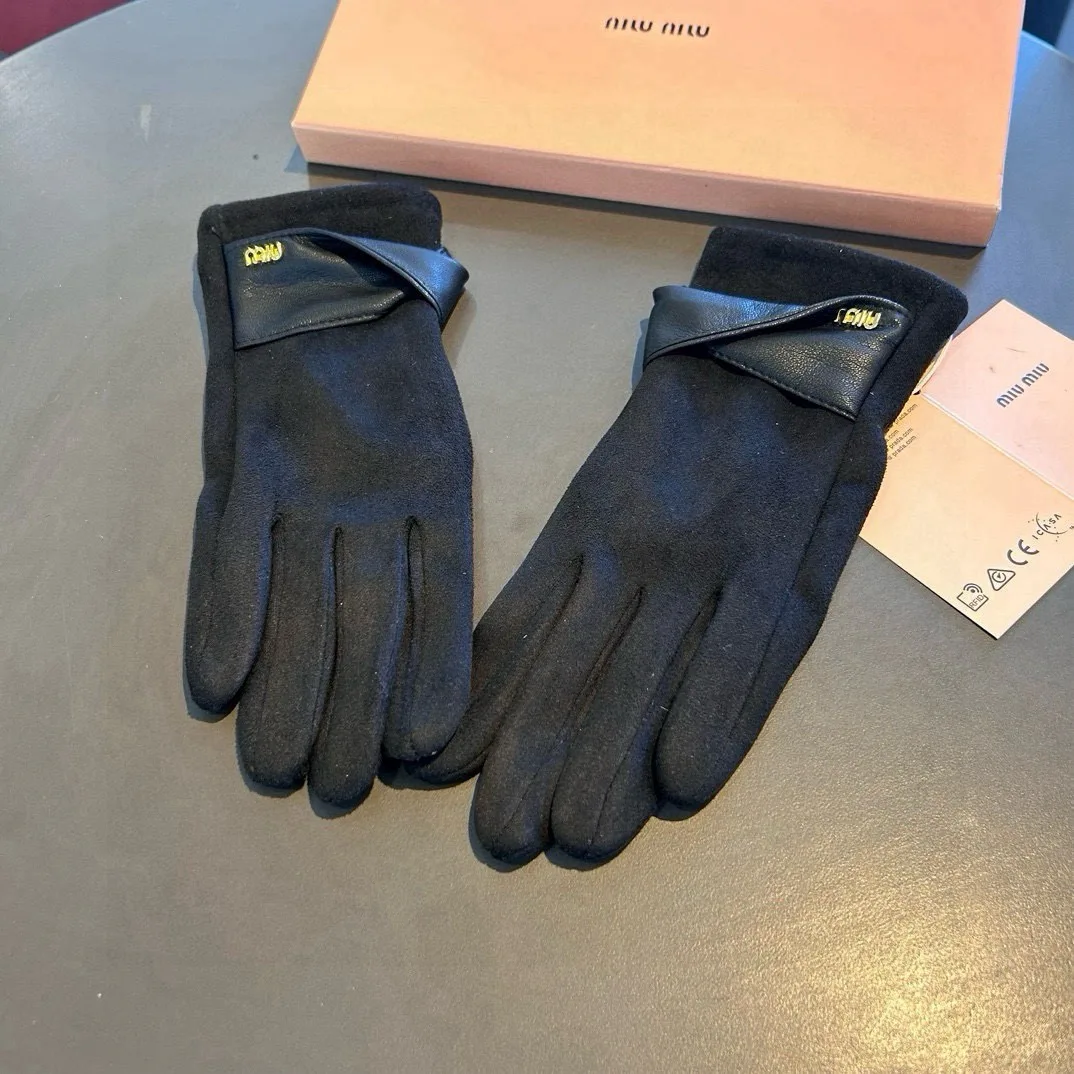 Gloves MIU MIU 17562505