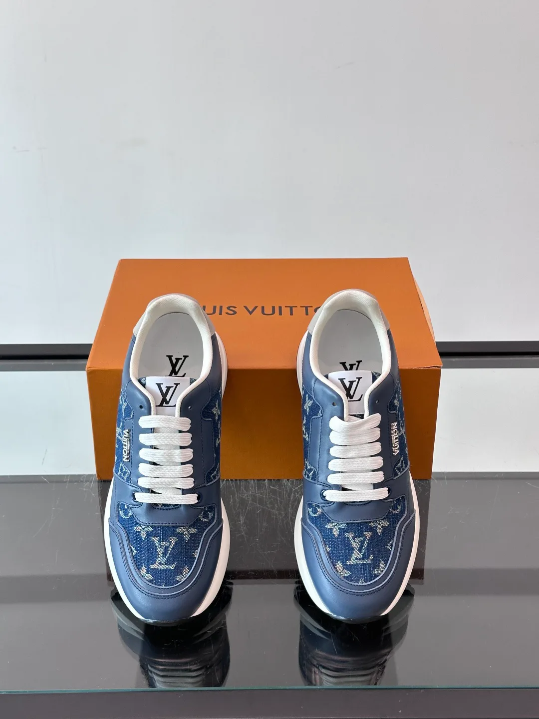 Men's Sneakers LOUIS VUITTON 18400561