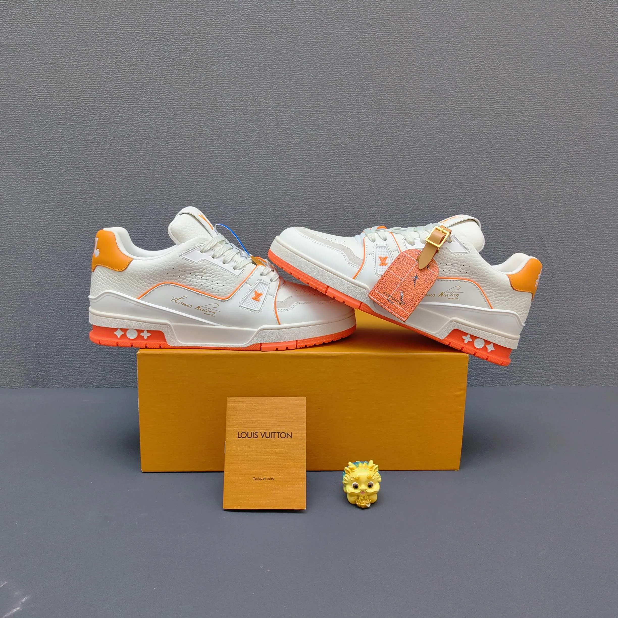 Women's Sneakers LOUIS VUITTON 17725122