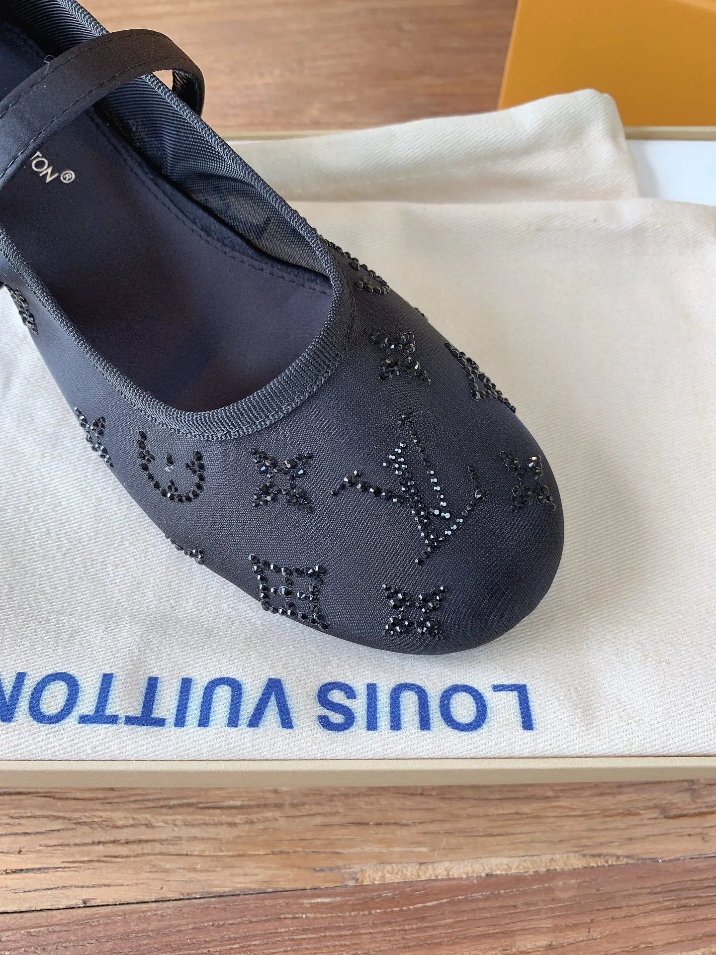 Women's Ballet Flats LOUIS VUITTON 18365400
