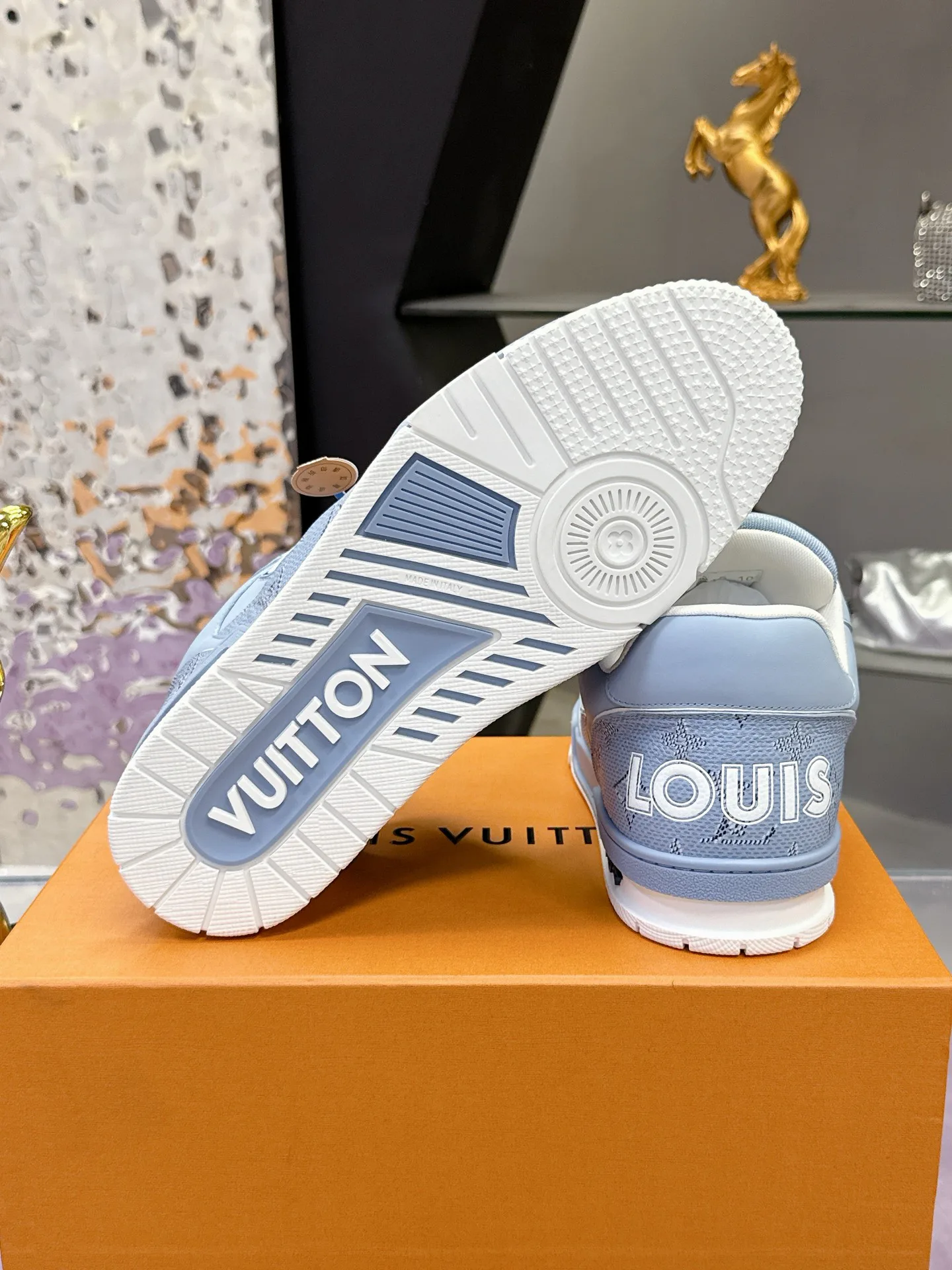 Men's Sneakers LOUIS VUITTON 17740577