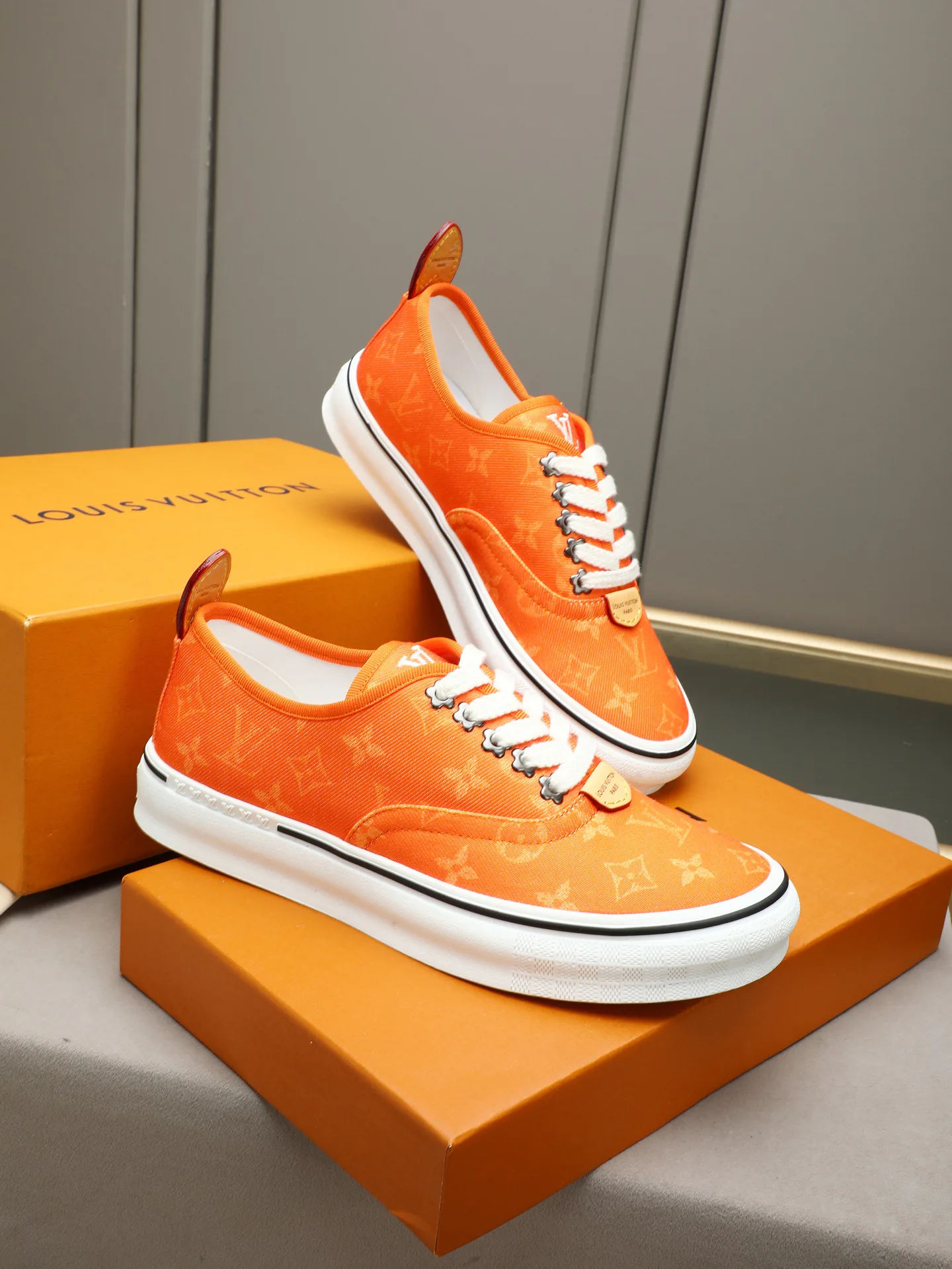 Women's Sneakers LOUIS VUITTON 17947257