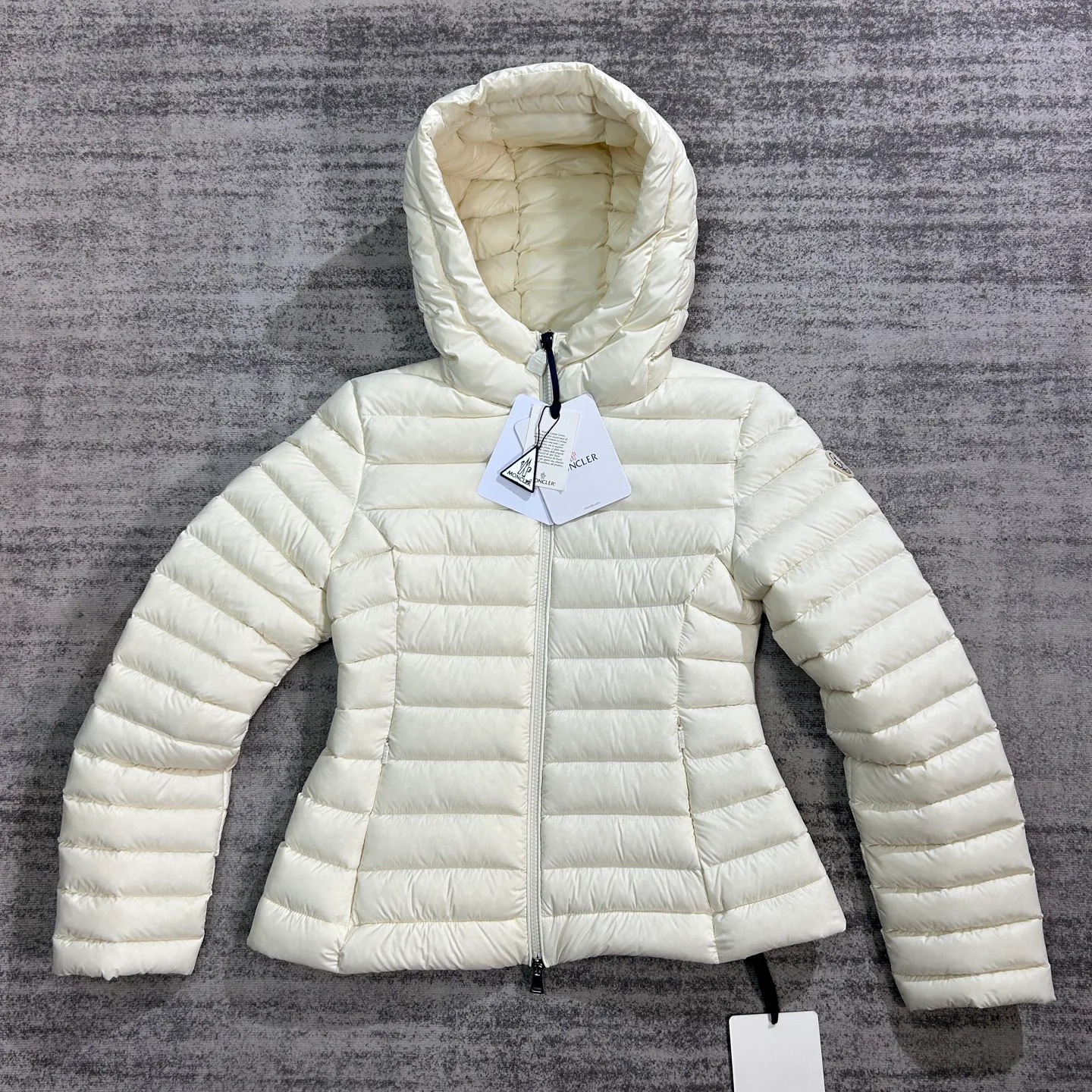 Women's Jackets And Down Jackets MONCLER 18133812