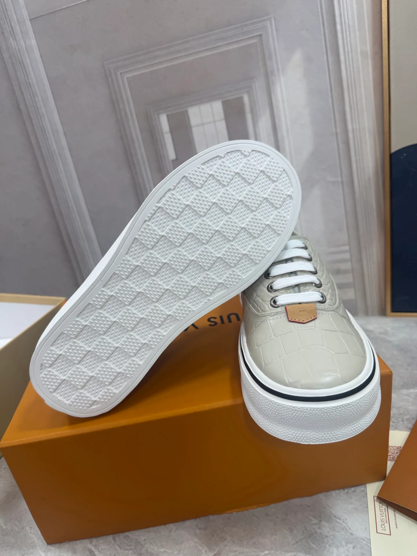Men's Sneakers LOUIS VUITTON 18190062