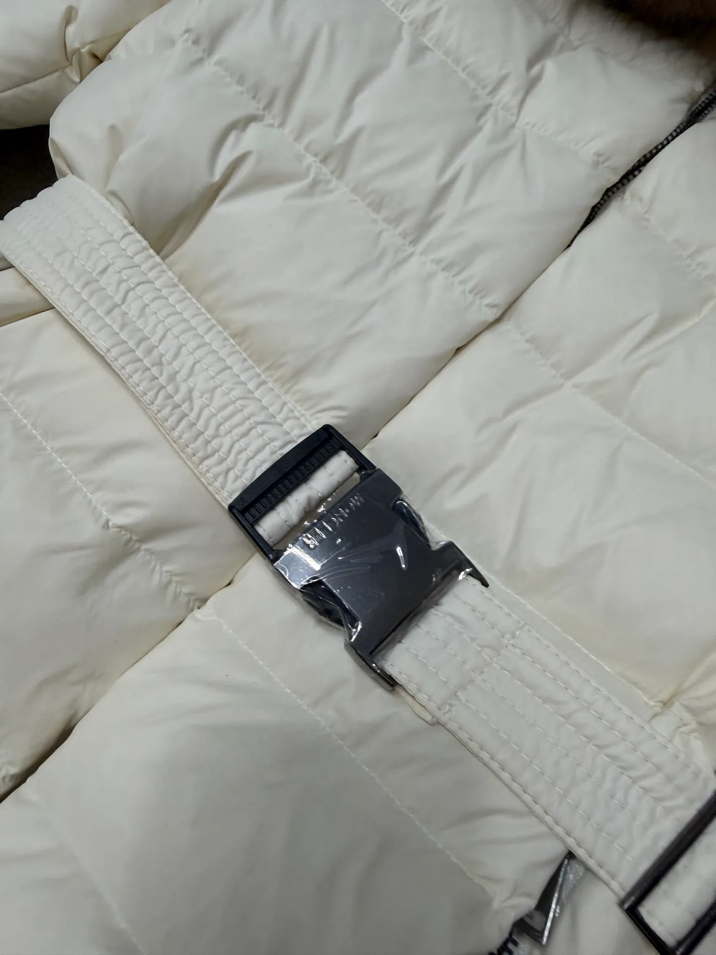 Women's Jackets And Down Jackets MONCLER 17829902