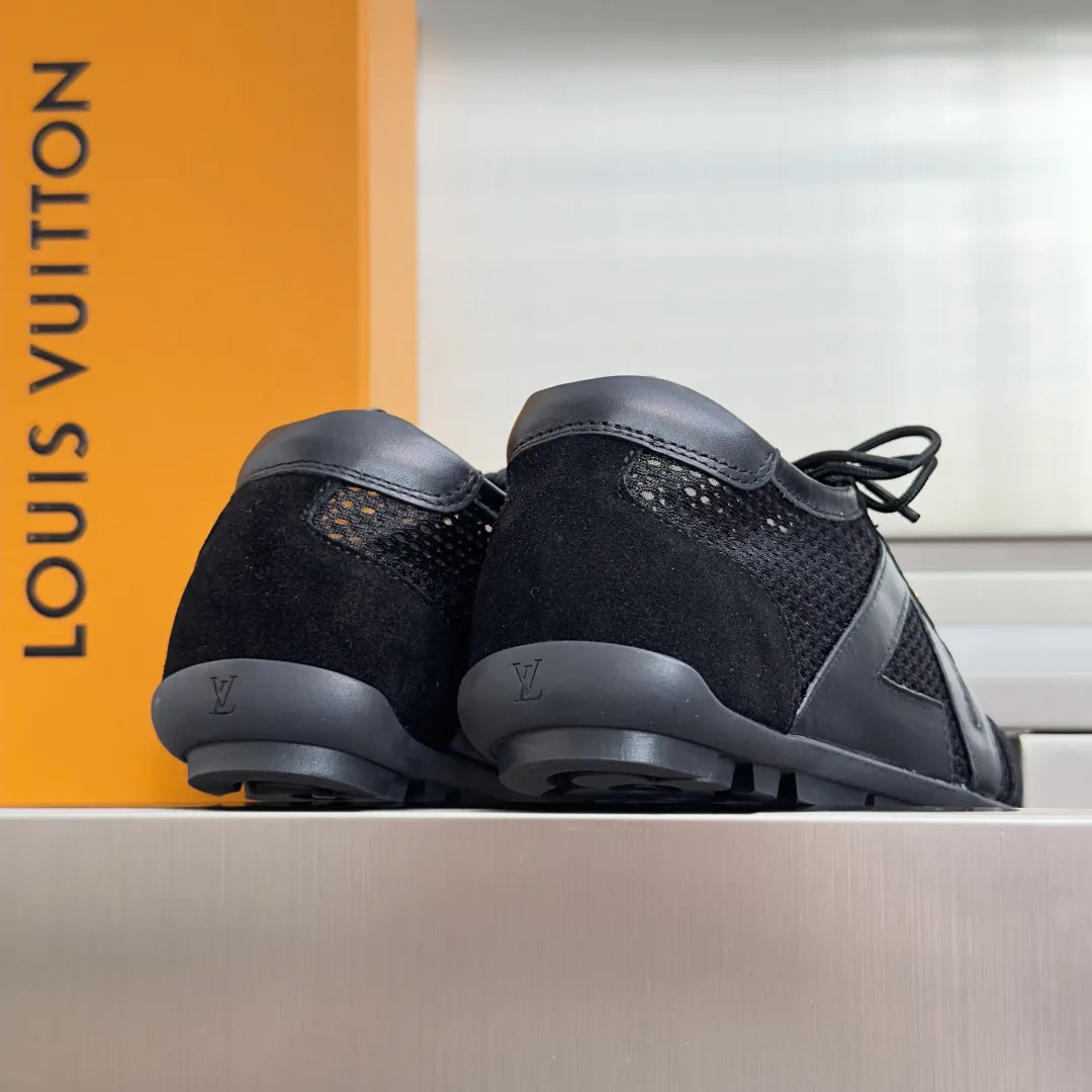Women's Sneakers LOUIS VUITTON 17950616