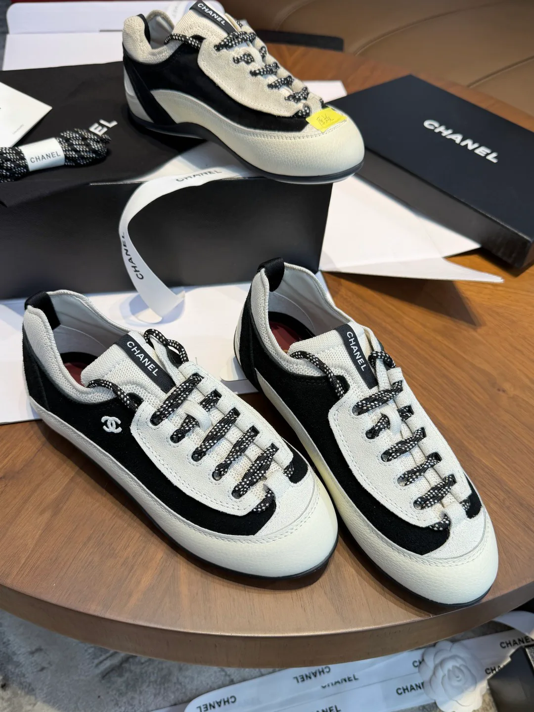 Women's Sneakers CHANEL 18066789