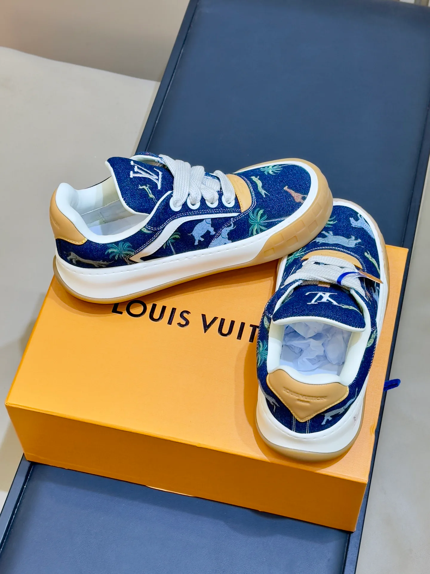 Women's Sneakers LOUIS VUITTON 18073517